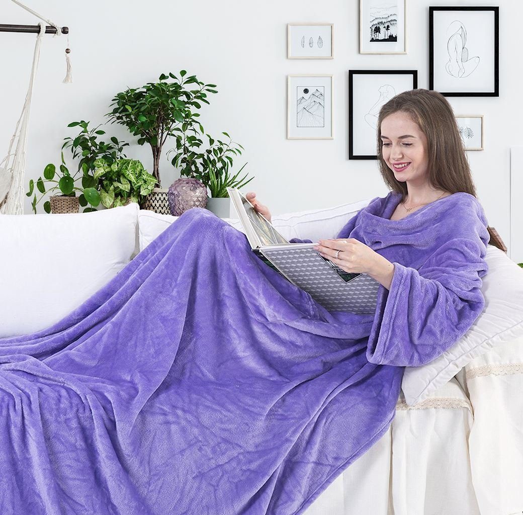 TV mit Lazy DecoKing, Tagesdecke Ärmeln und Kuscheldecke - Blanket aufgenähten Tragbare Taschen, Ärmeldecke lila