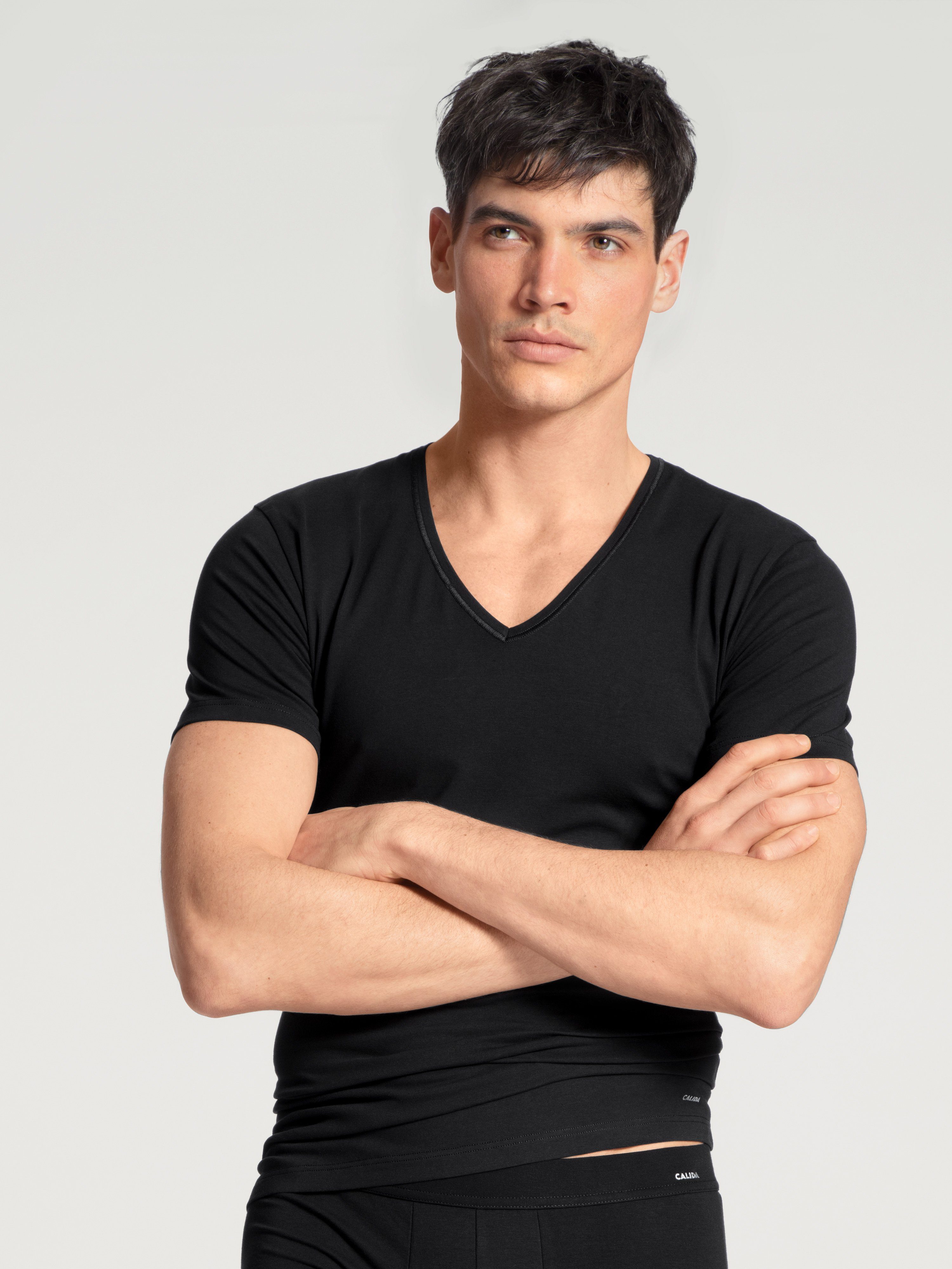 CALIDA T-Shirt Cotton Code mit V-Ausschnitt und perfekter Passform schwarz