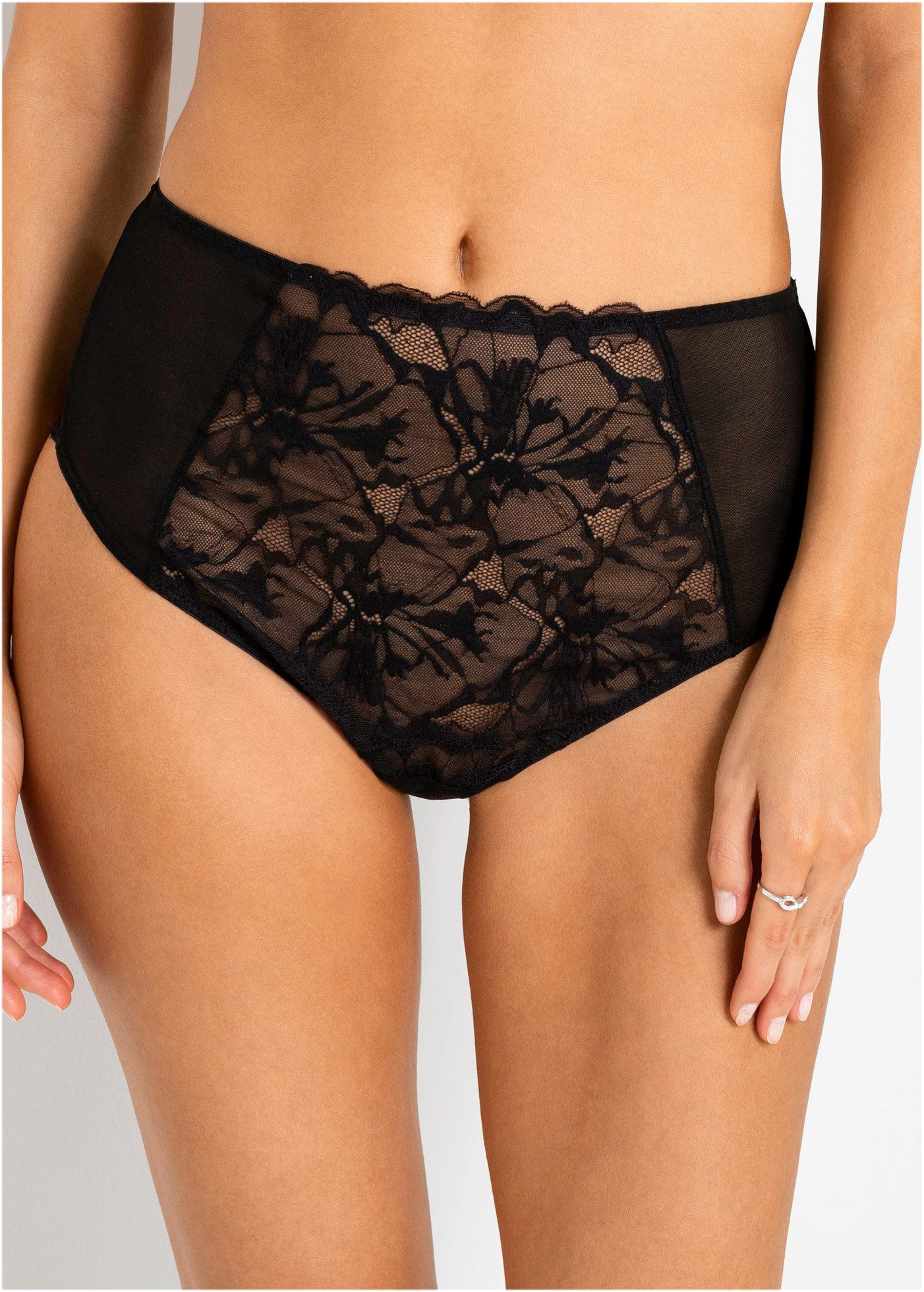 bonprix High-Waist-Slip mit elegantem Spitzen-Design, hoher Bund, aus Polyamid und Elasthan