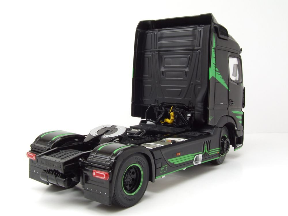 Solido Modellauto Mercedes Actros R5 Italian Collection Zugmaschine 2021 schwarz, Maßstab 1:24
