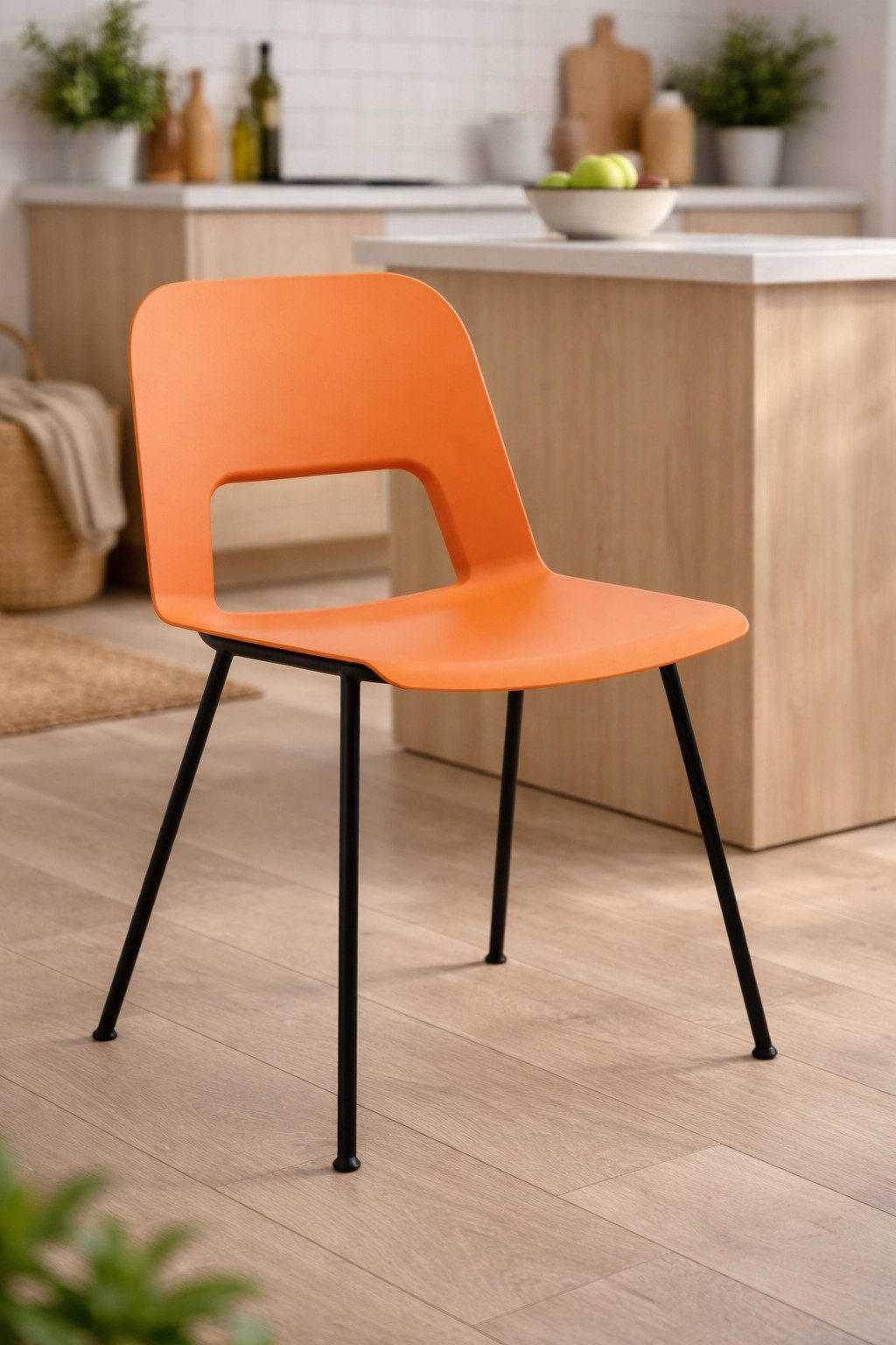 JVmoebel Esszimmerstuhl Edler oranger Sitzstuhl mit schwarzem Metallgestell (1 St)