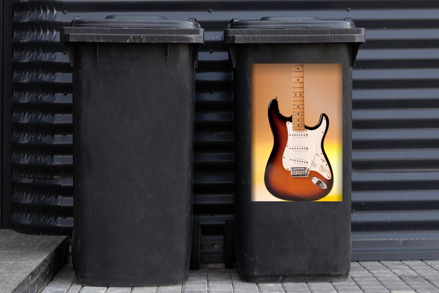 Sticker, orangefarbenem E-Gitarre Eine Wandsticker Mülleimer-aufkleber, Container, Abfalbehälter MuchoWow Hintergrund Mülltonne, St), (1 mit
