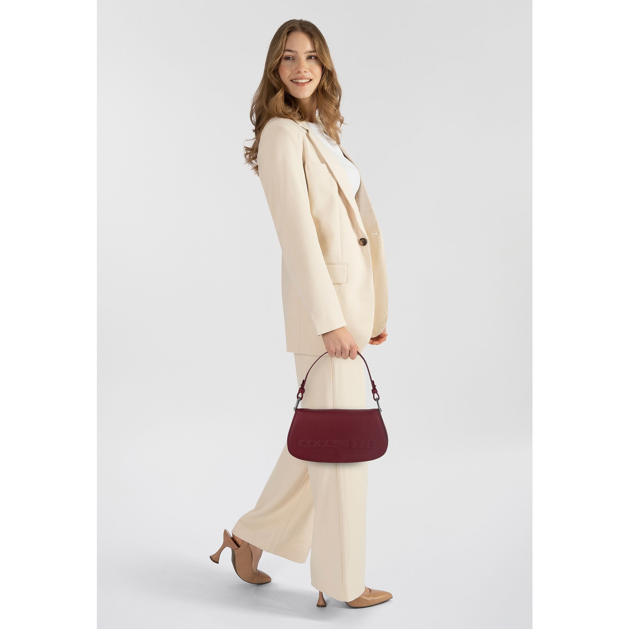 COCCINELLE Schultertasche Myrtha, Leder günstig online kaufen