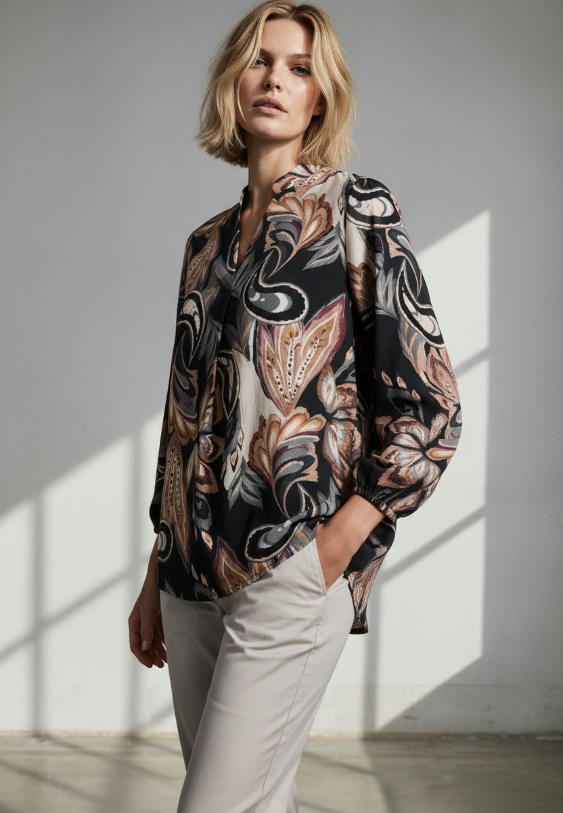 Andijamo-Fashion Schlupfbluse MIDNIGHT Ausdrucksvoller Paisley Blumendruck, günstig online kaufen