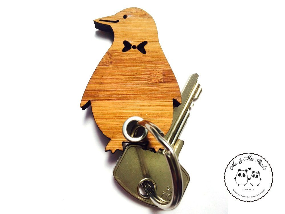 Mr. & Mrs. Panda Schlüsselanhänger Pinguin - Geschenk, Schlüsselanhänger, Anzug, Fliege, Wrack, Glücksbringer, Anhänger, Taschenanhänger (1-tlg)