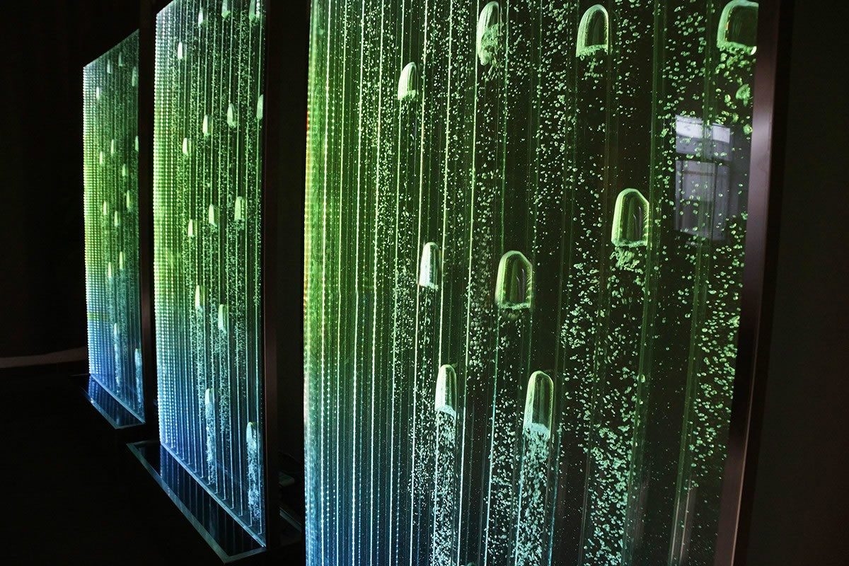 Xlmoebel Raumteiler Wandpaneel mit LED Wasserblasen - Designer Wasserwand, Made in Europa