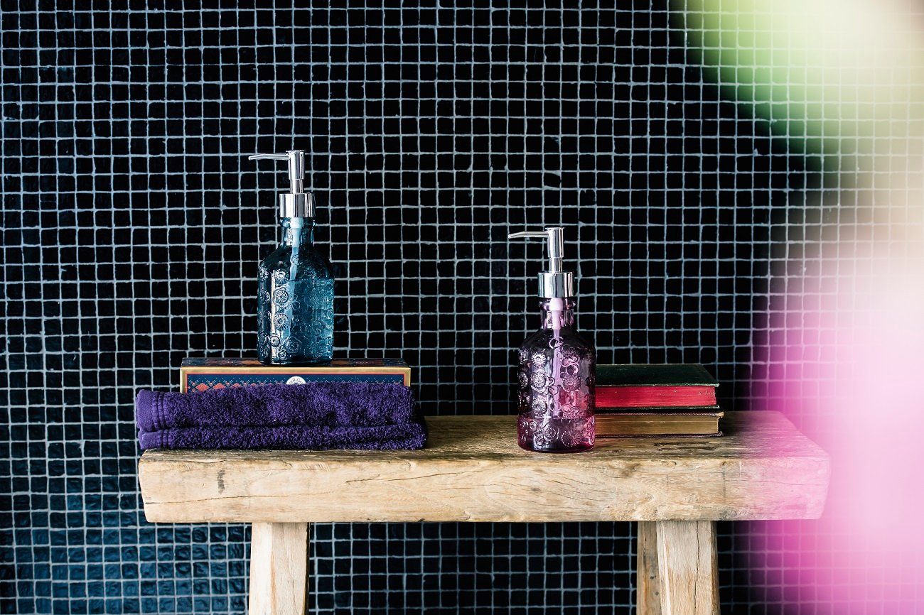 spirella Seifenspender CARLITA, 100% recyceltes Glas, Oberflächenstruktur in 3D-Optik, exklusives Design, Made in Europe, 300 ml, pink
