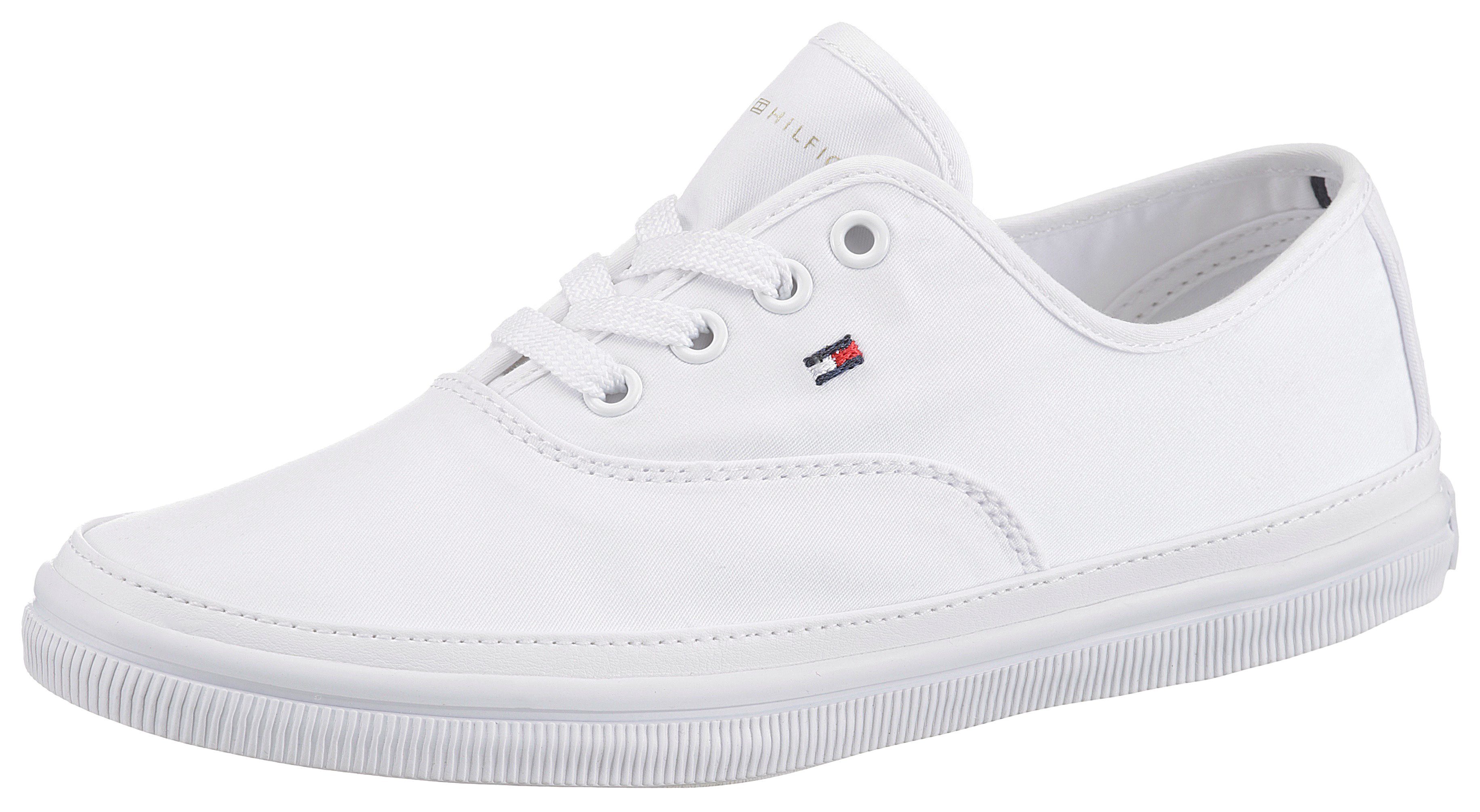 Tommy Hilfiger ESSENTIAL KESHA LACE SNEAKER Sneaker mit gestickter Logoflagge, E-Weite weiß