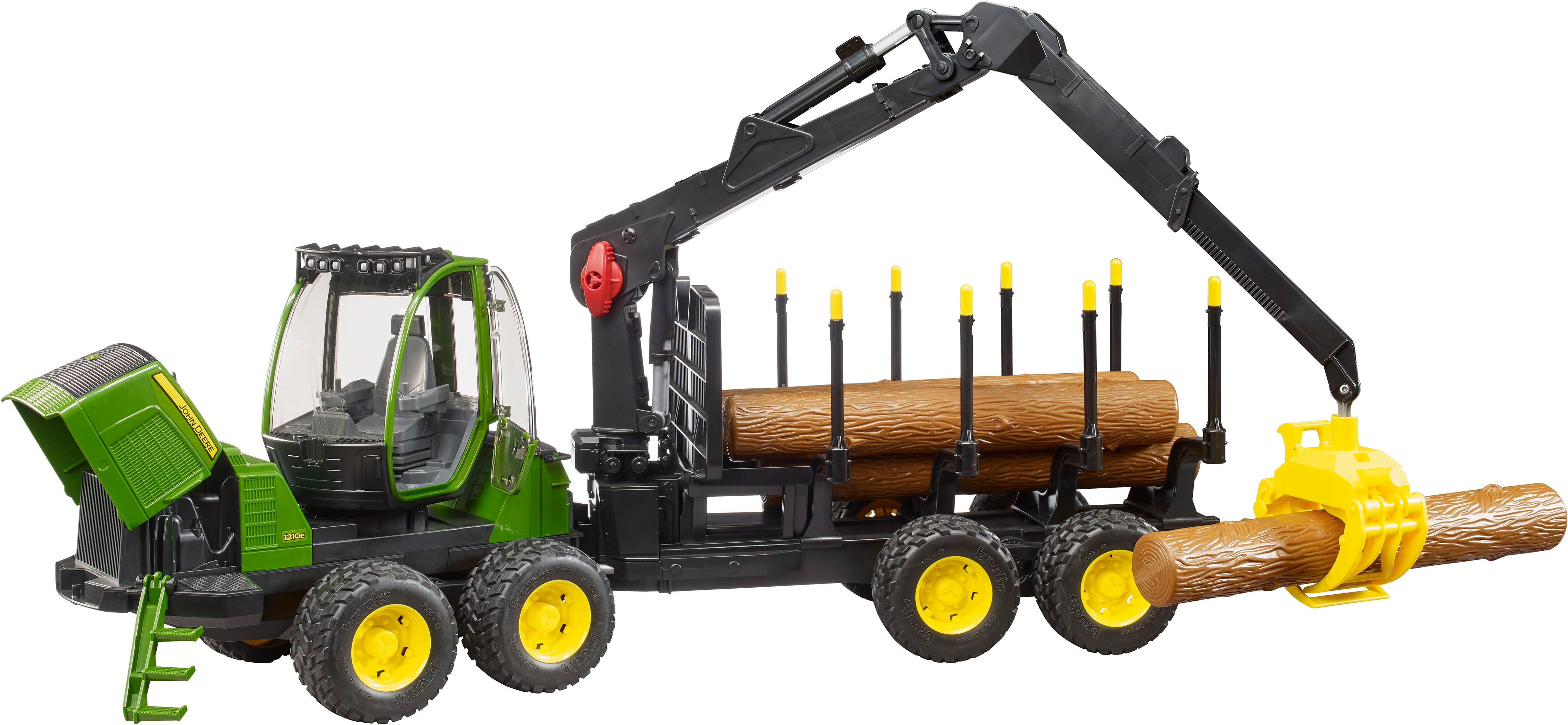 Bruder® Spielzeug-Traktor John Deere 1210E Rückezug m.Holzgreifer/Baumstämme (02133), Made in Europe