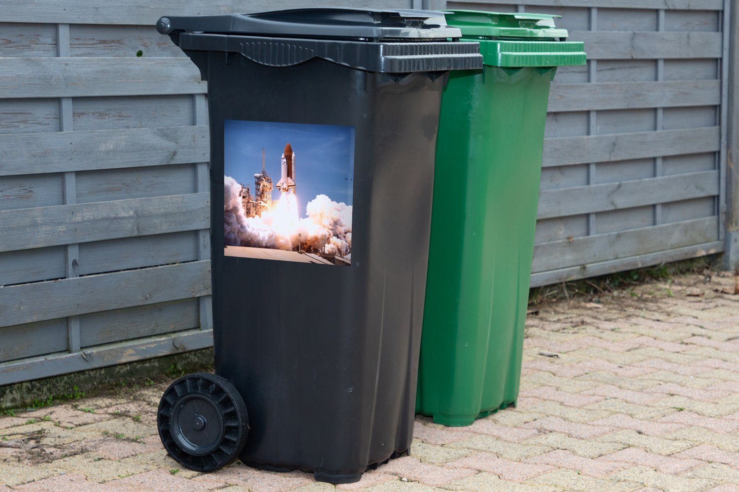 Mülltonne, (1 Sticker, Raumfähre einer Container, Wandsticker Mülleimer-aufkleber, Abfalbehälter MuchoWow St), Der Start