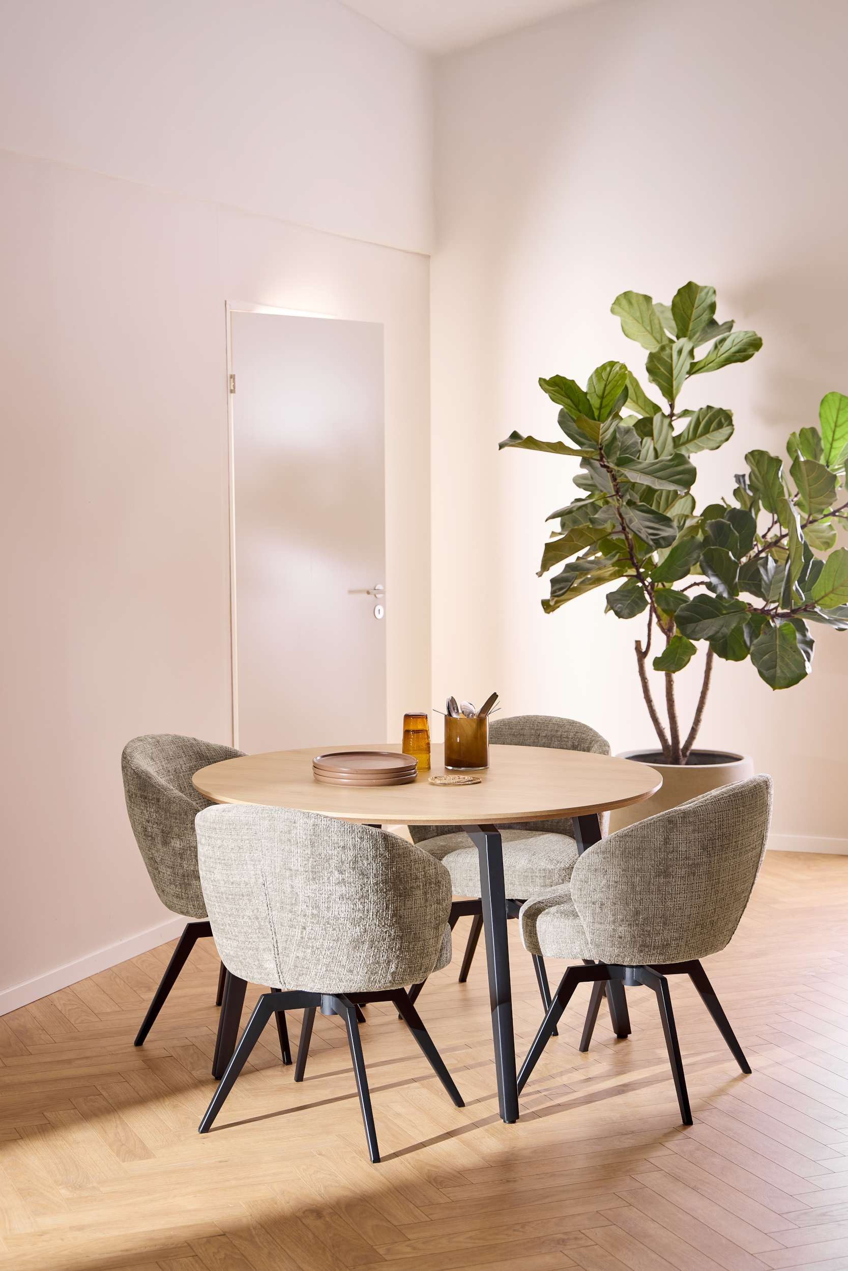 99rooms Esstisch Elvian (Esstisch, Tisch), Perfekte Kombination aus Design & Komfort