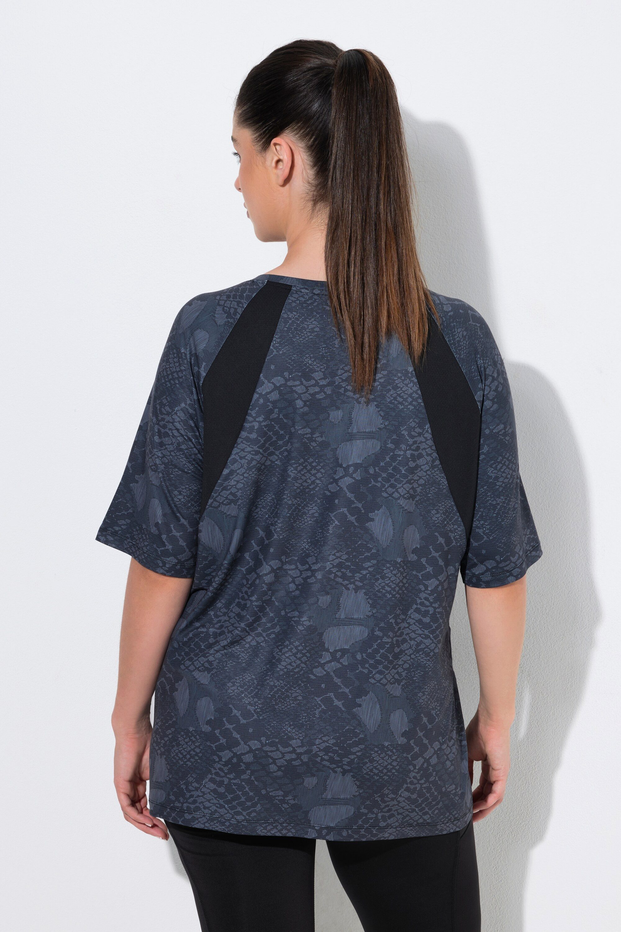 Ulla Popken T-Shirt Funktions-Shirt Schlangenmuster V-Ausschnitt