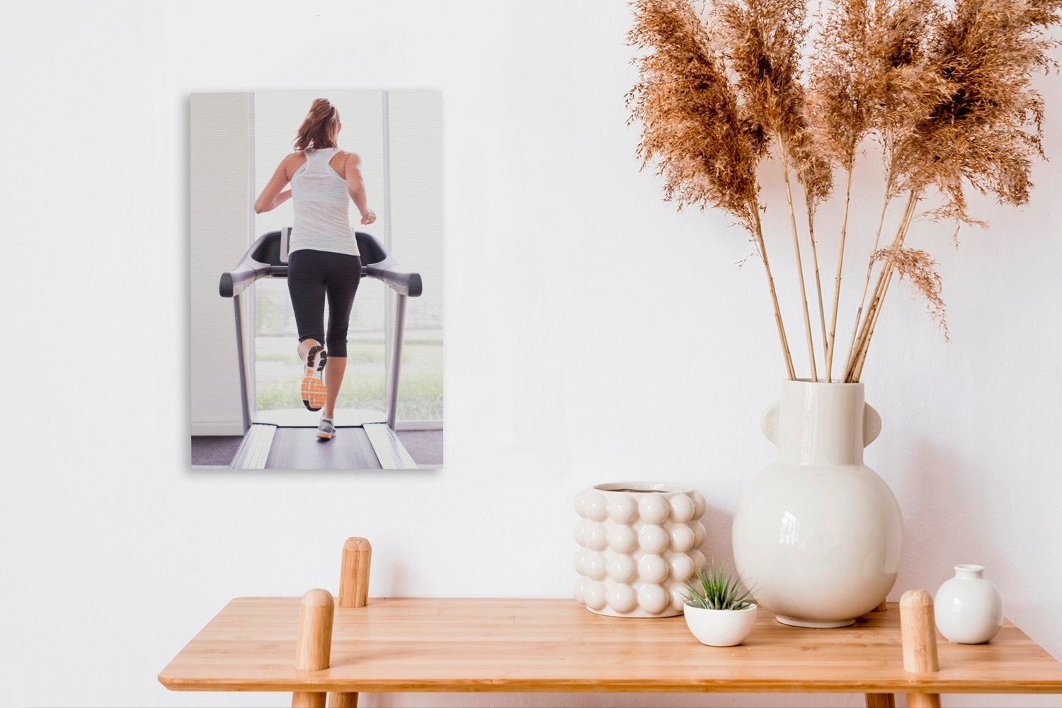 OneMillionCanvasses® Leinwandbild Eine Frau macht inkl. 20x30 auf fertig cm bespannt Fitness Zackenaufhänger, Gemälde, (1 Laufband, St), einem Leinwandbild