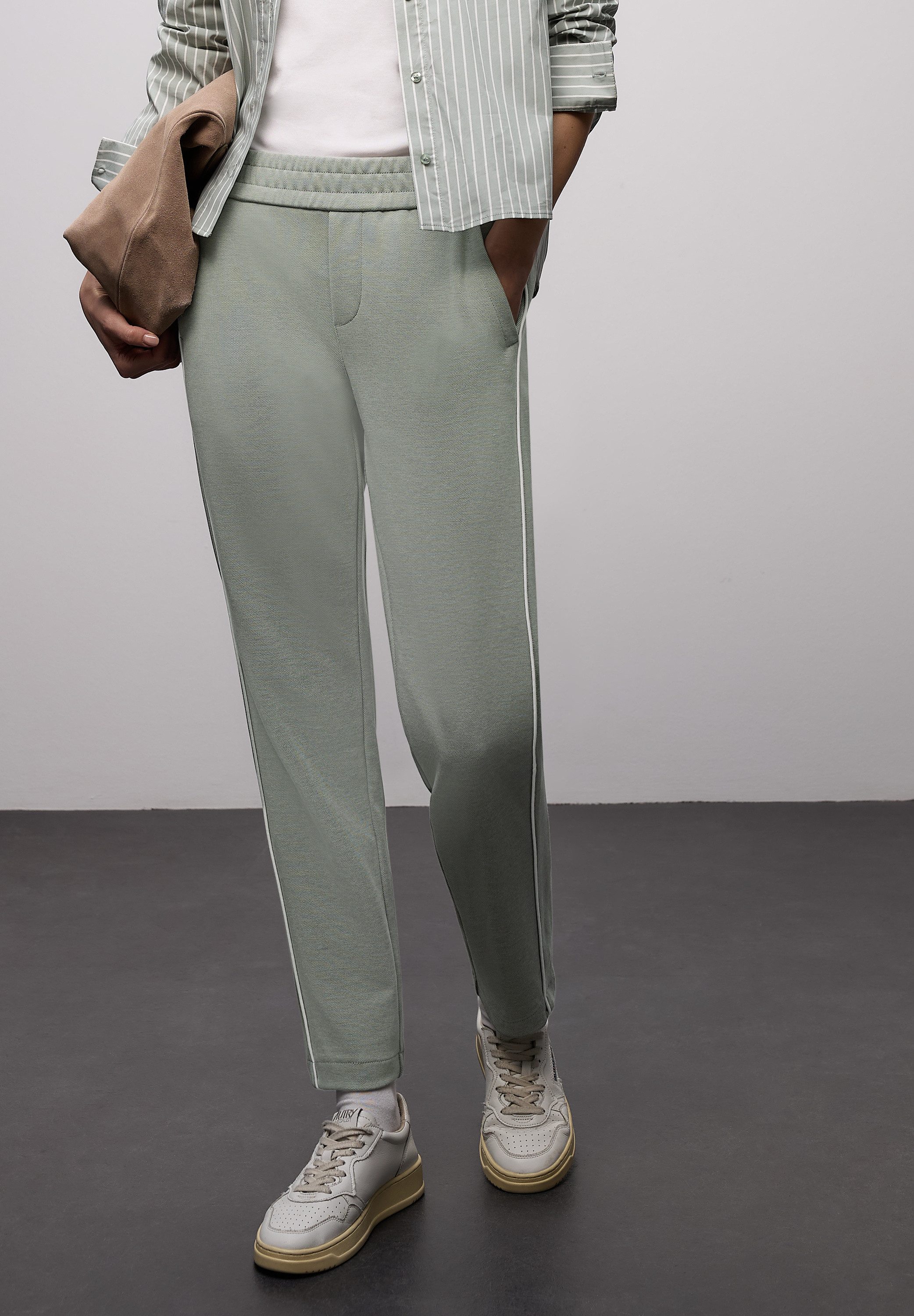 STREET ONE Stoffhose Style Bonny mit sportiven Tape Details günstig online kaufen