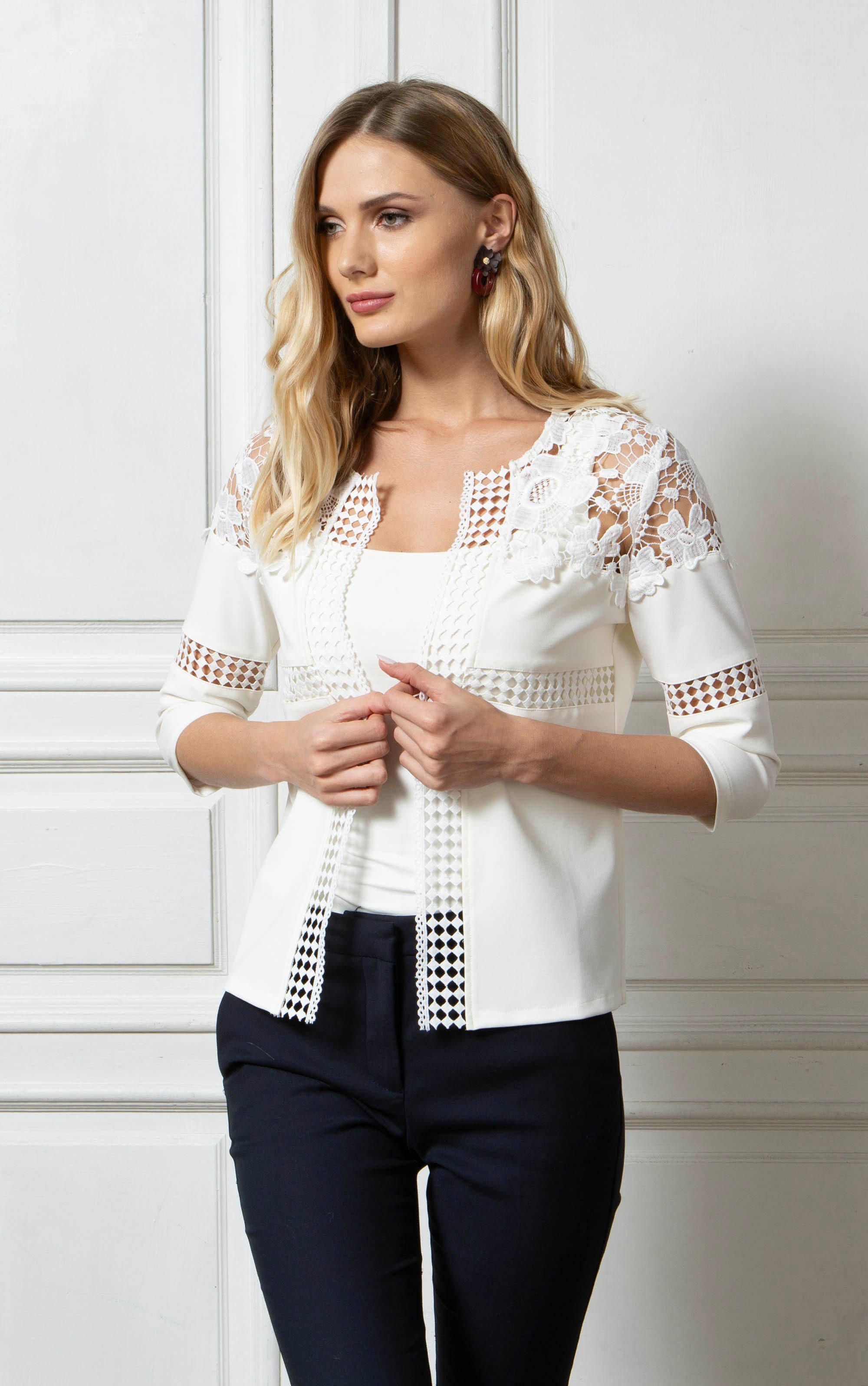 Passioni Blusenjacke Weiße Sommerjacke mit floralen und geometrischen Spitz günstig online kaufen