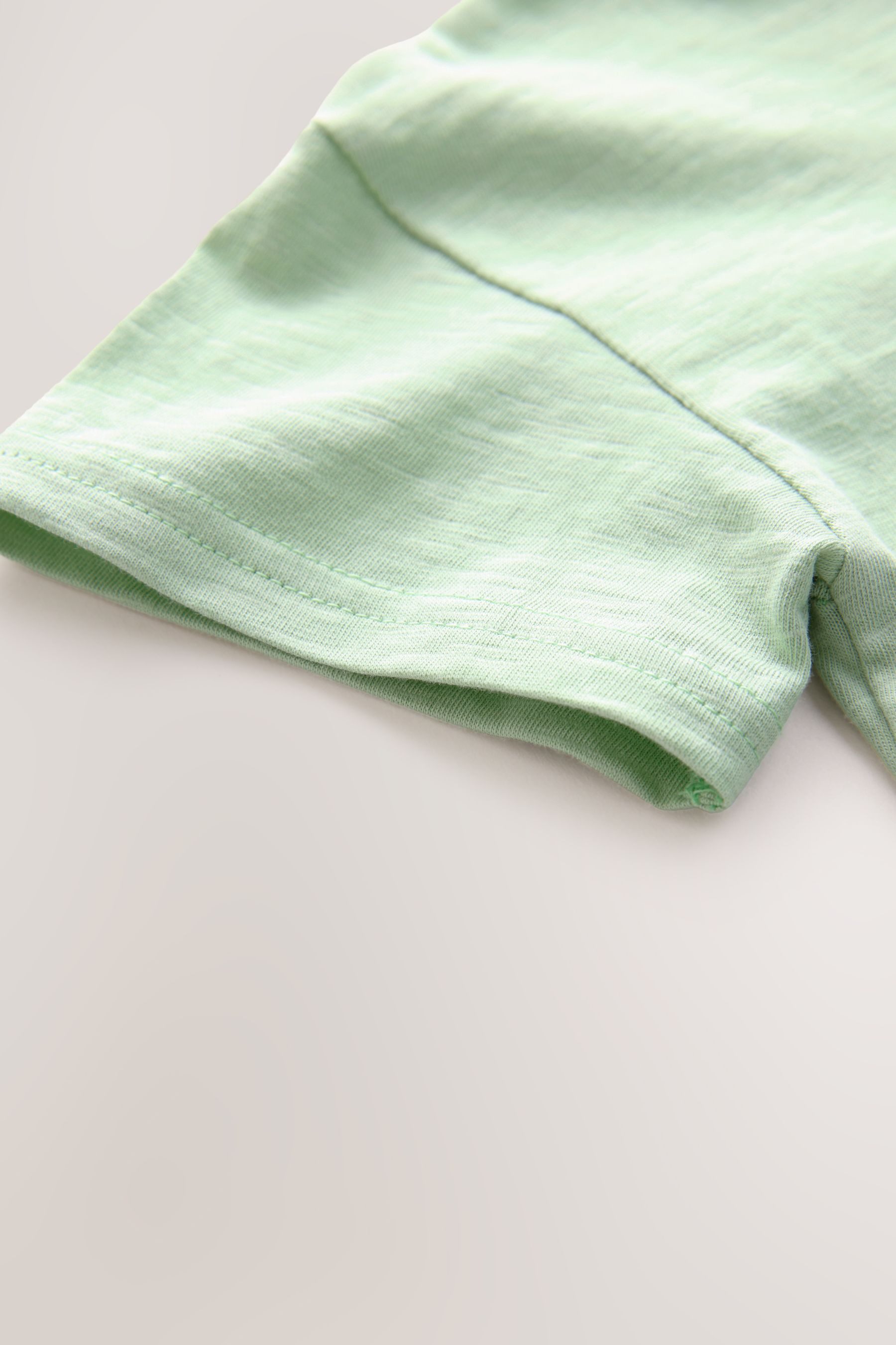 Next T-Shirt Kurzarm-T-Shirt mit bestickter Tasche (1-tlg)