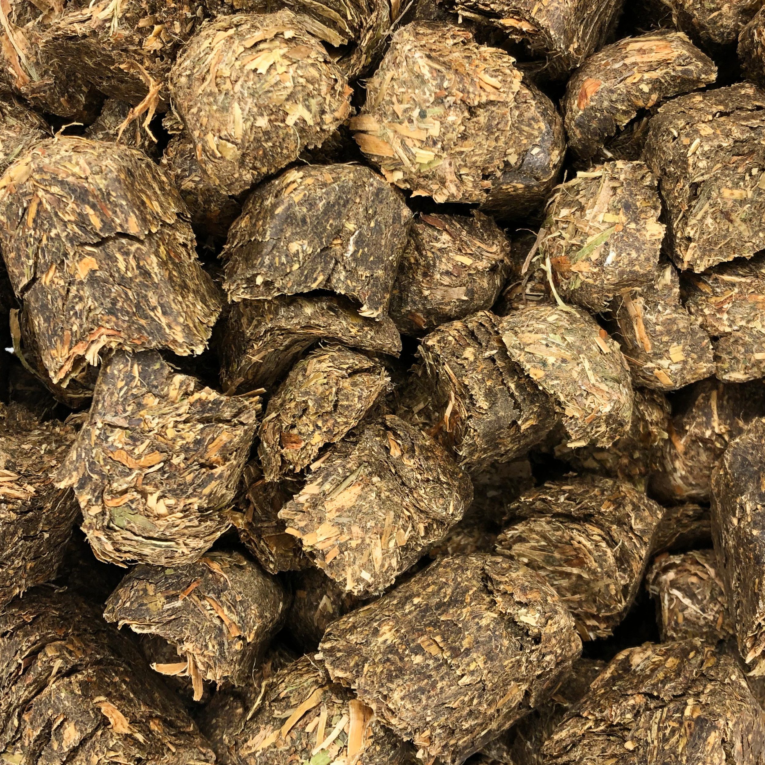 Supravit Leckerlies für Pferde & Ponys ohne Zucker - Gesunder Belohnungssnack Luzerne-Leckerli, Snack für: Pferd