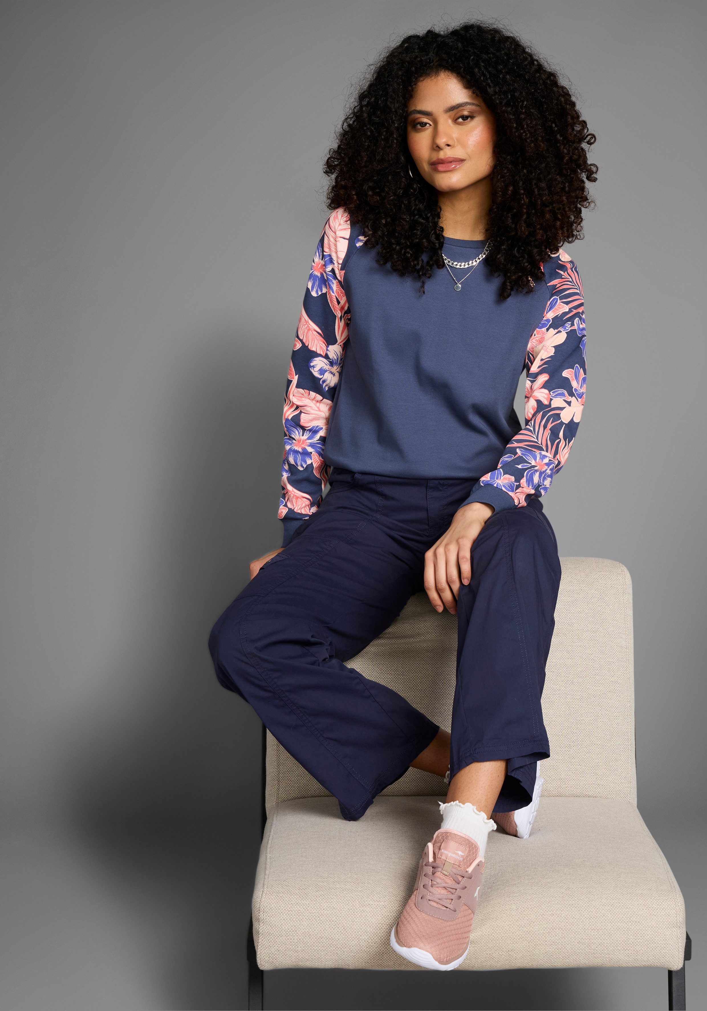 KangaROOS Sweatshirt Ärmel mit Blumendruck – Bild 4 von 5