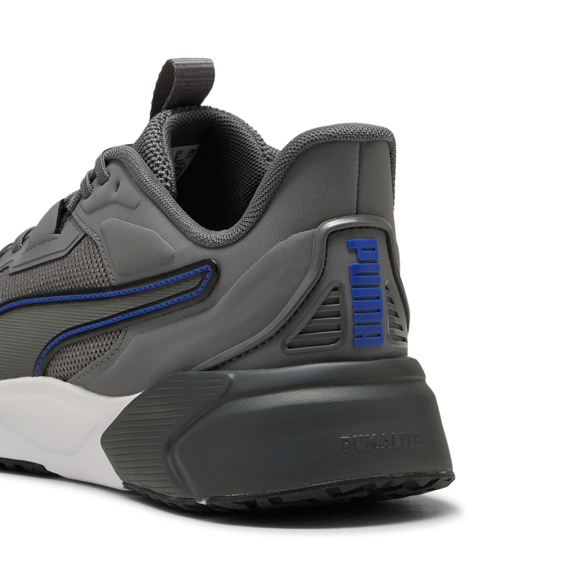 PUMA DISPERSE XT 4 KNIT Trainingsschuh mit atmungsaktivem Strickobermaterial, mit TPU-Fersenklammer