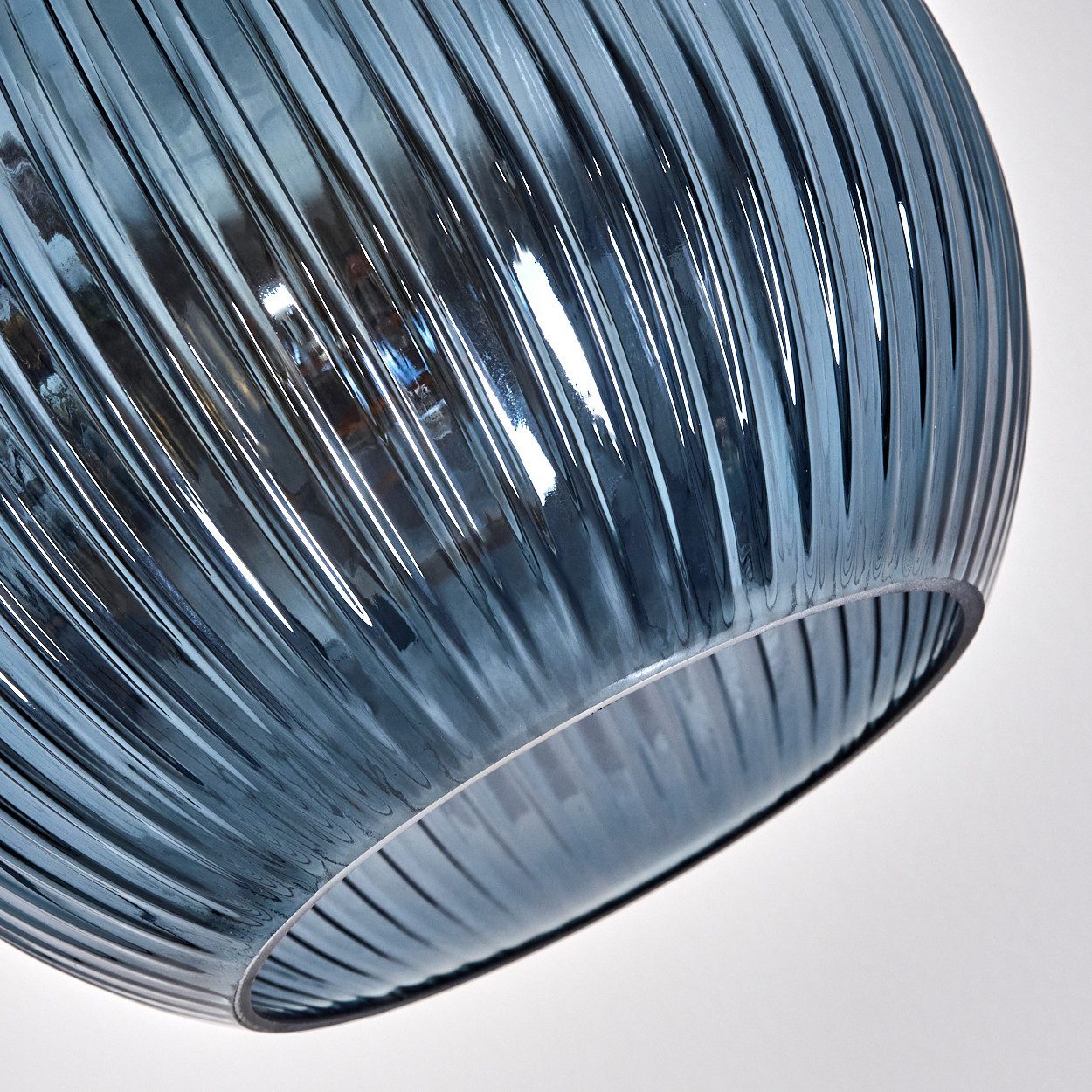 hofstein Bogenlampe Stehlampe aus Metall/Riffelglas in Schwarz/Chrom/Blau im Retro-Design, verstellbare Stehleuchte mit Glasschirmen (25cm) u. Fußschalter, E27