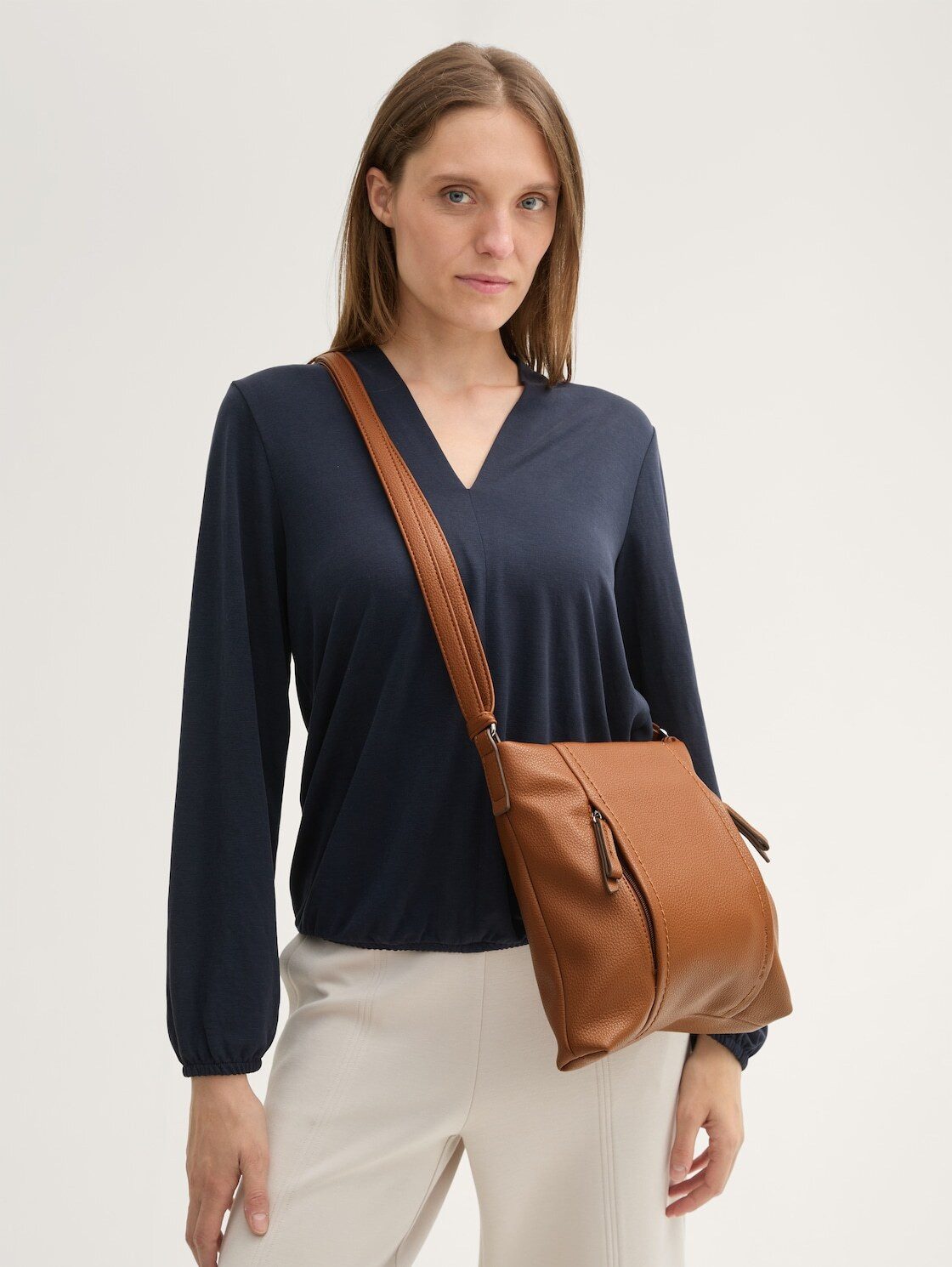 TOM TAILOR Umhängetasche Bags, TTBECA M Umhängetasche mit Reißverschluss-Details