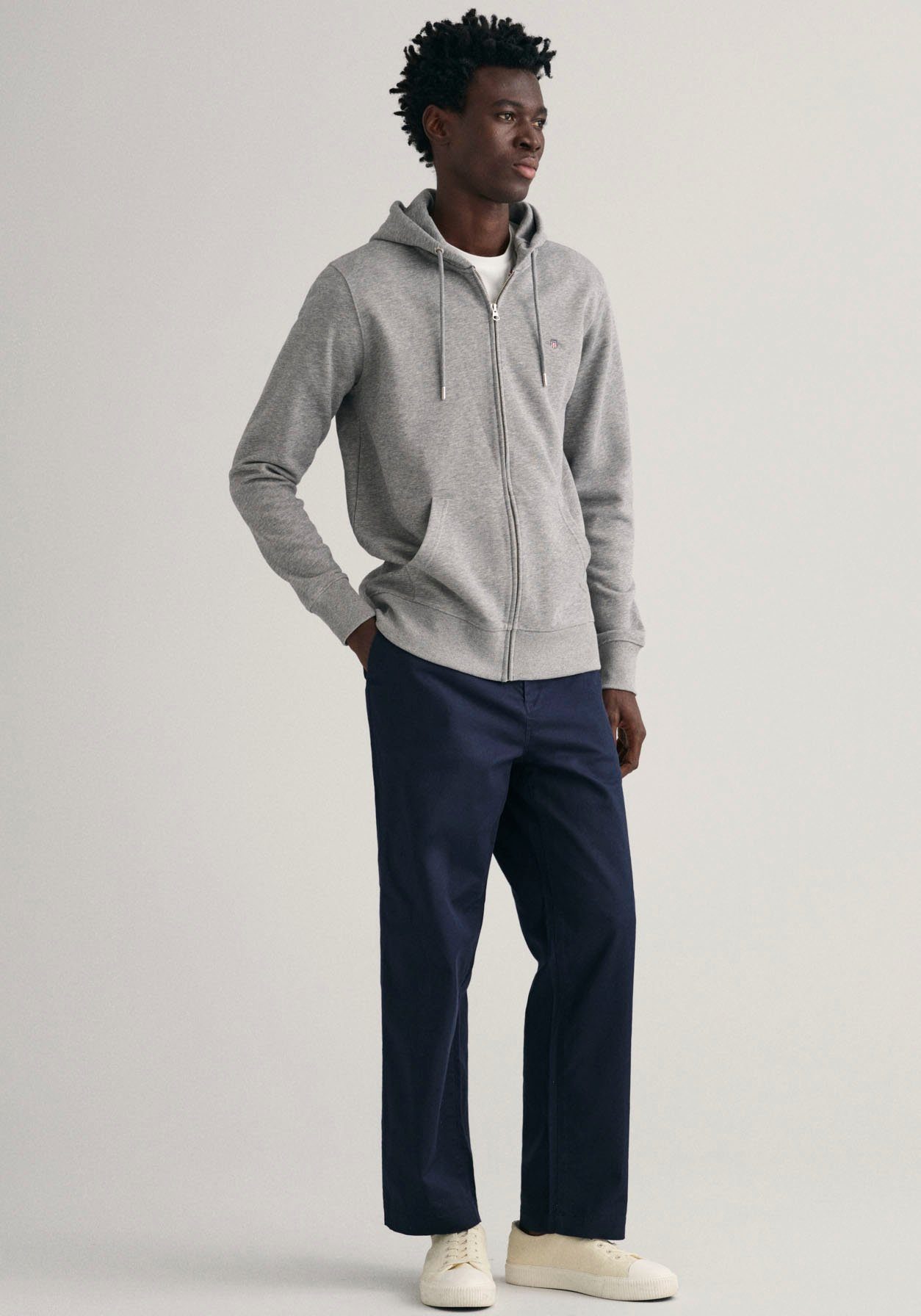 Gant Kapuzensweatjacke REG SHIELD FULL ZIP HOODIE mit Logostickerei auf der Brust