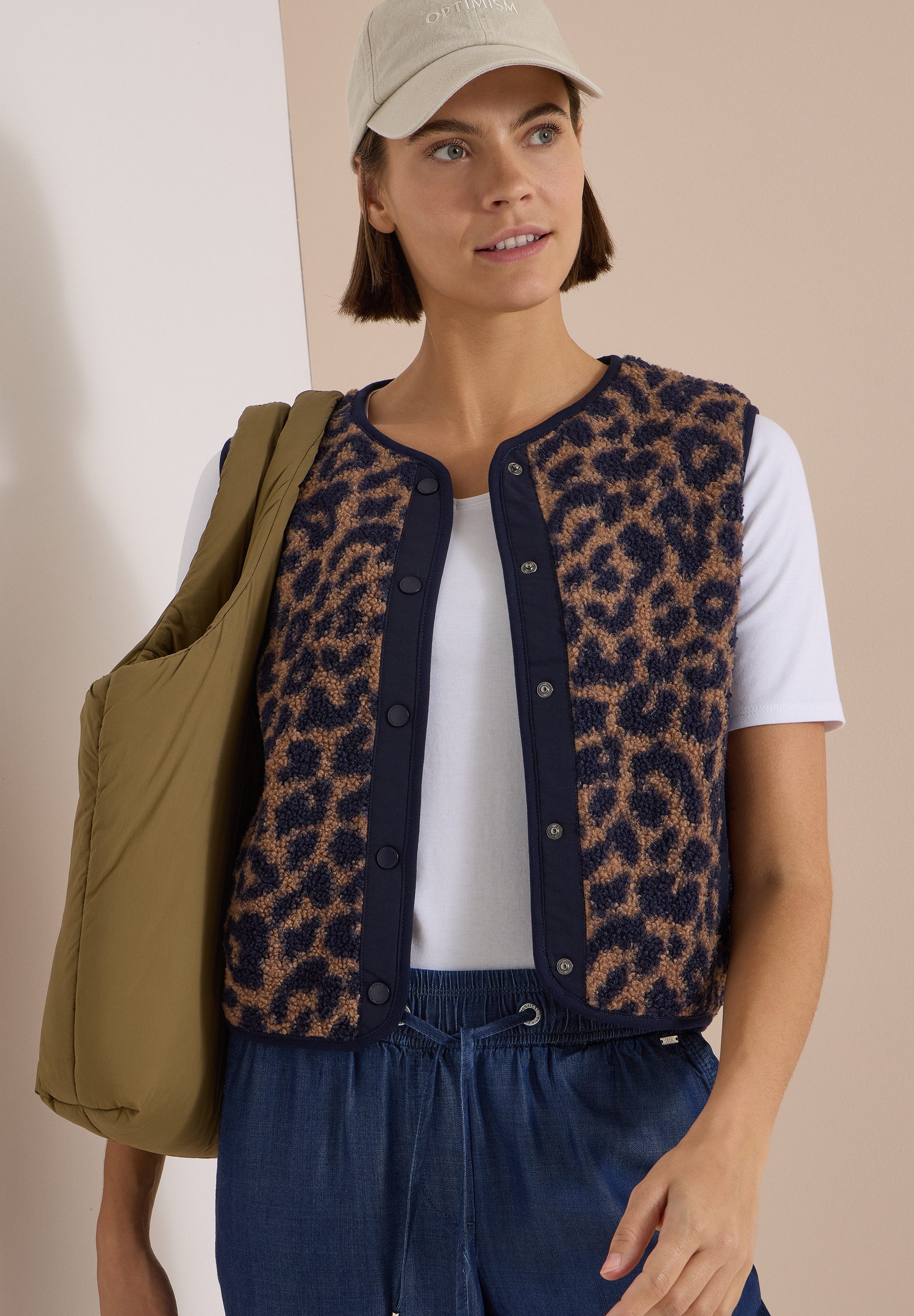 CECIL Fleeceweste Teddy-Weste mit Softshelldetails und Leo-Muster