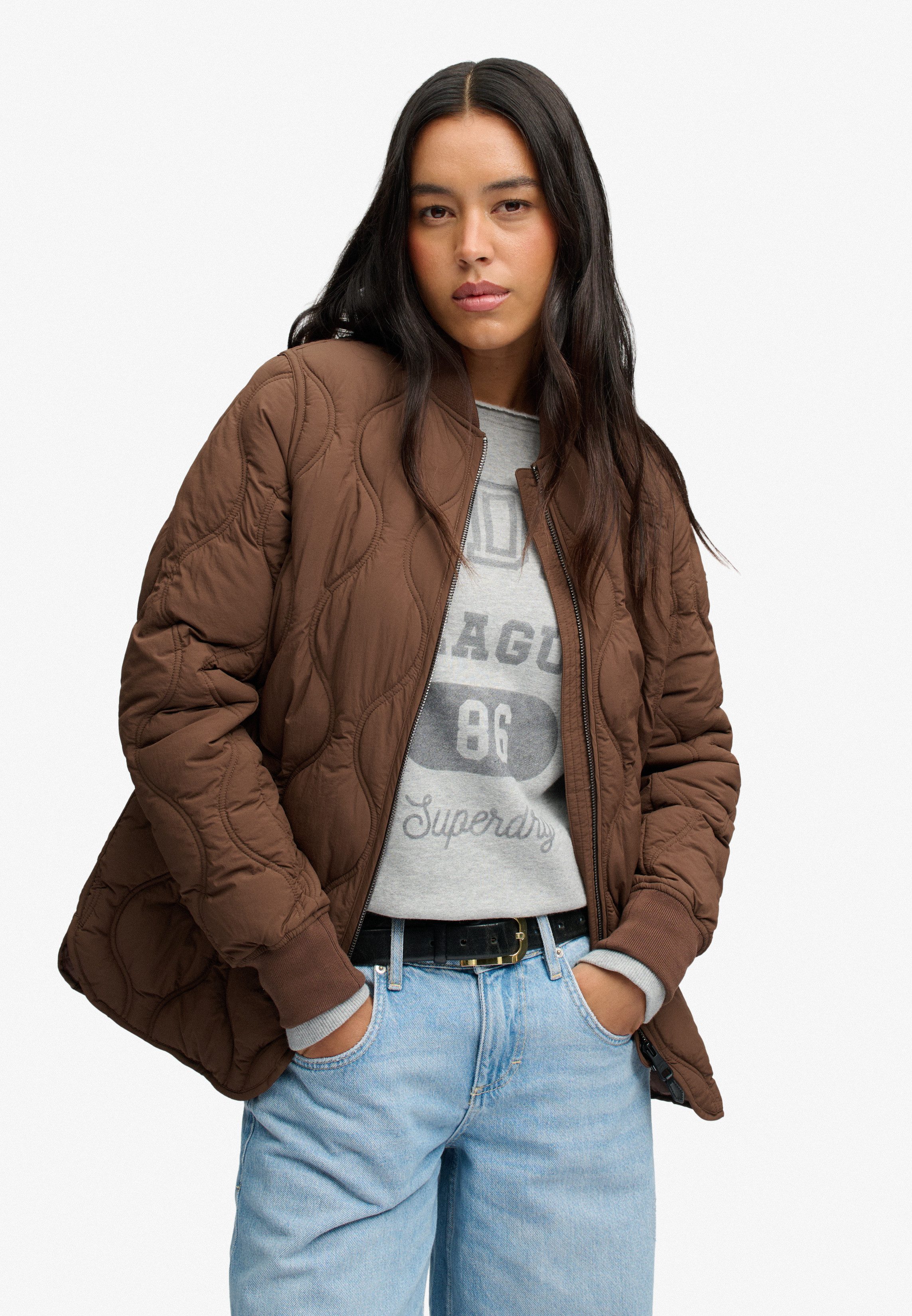 Superdry Steppjacke SHORT ONION QUILT LINER JKT mit Reißverschluss, aus Nylon, Relaxed Fit, unifarbene Optik