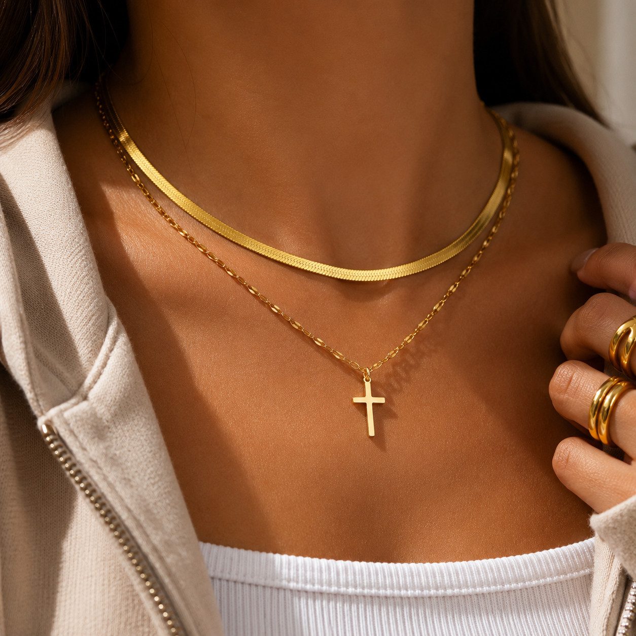 XCOAST Kreuzkette Kreuzkette Damen Double Layer Gold – 2-lagige Halskette mit Kreuz (feminin & modern im Etui, 1-tlg., Kreuz Symbolik), perfektes Geschenk, trendiges Layering