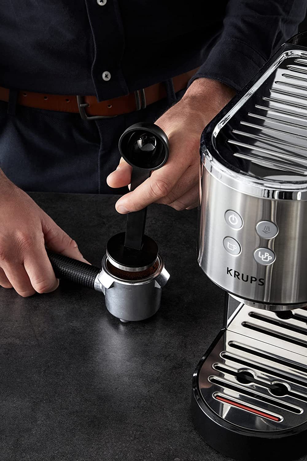 Krups Espressomaschine XP442C, 1l Kaffeekanne, Abschaltung, 15 automatischer + Kaffeepads Filtereinsatz Edelstahl, Bar Tamper, Milchschaumdüse ESE geeignet