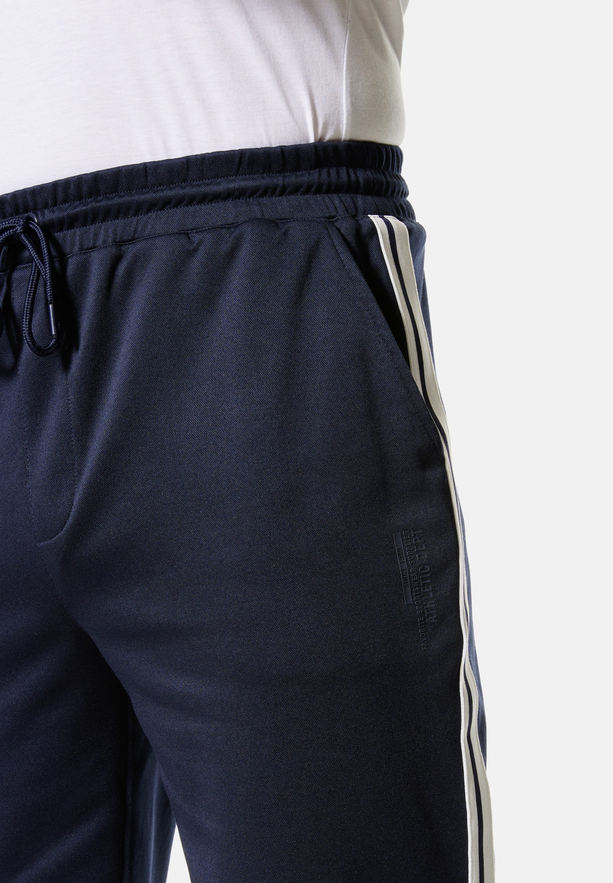 HERO by John Medoox Sporthose STRIPES Sportshorts Tapered Fit Casual Funktionsstoff für Herren