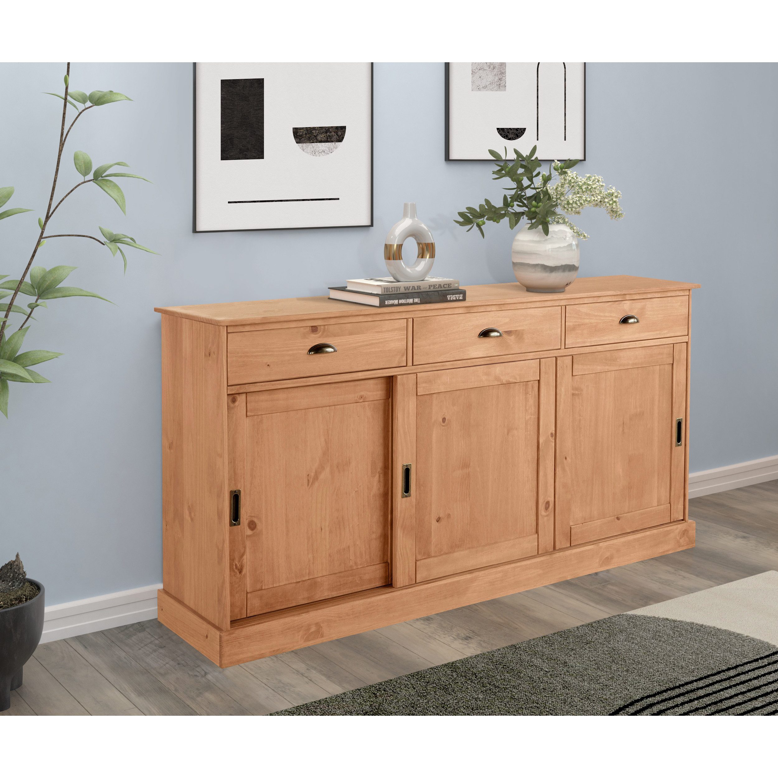 loft24 Sideboard Meghan - Anrichte Schrank Küchenschrank Credenza Mehrzweckschrank, 3 Schubladen, 3 Schiebetüren, Kiefer, Landhausstil