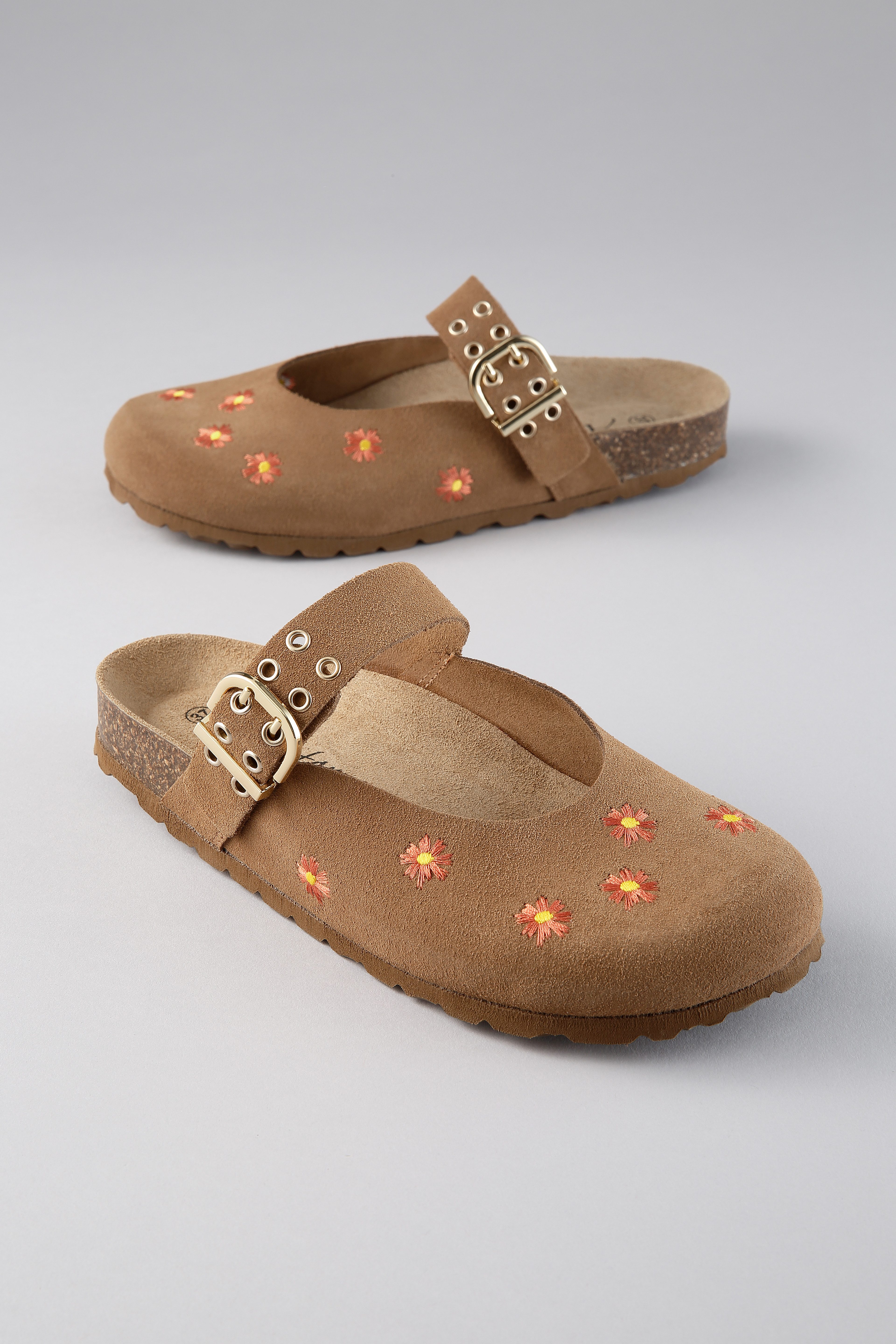 Aniston SHOES Clog Sommerschuh, Sabot mit Blütenstickerei - NEUE KOLLEKTION