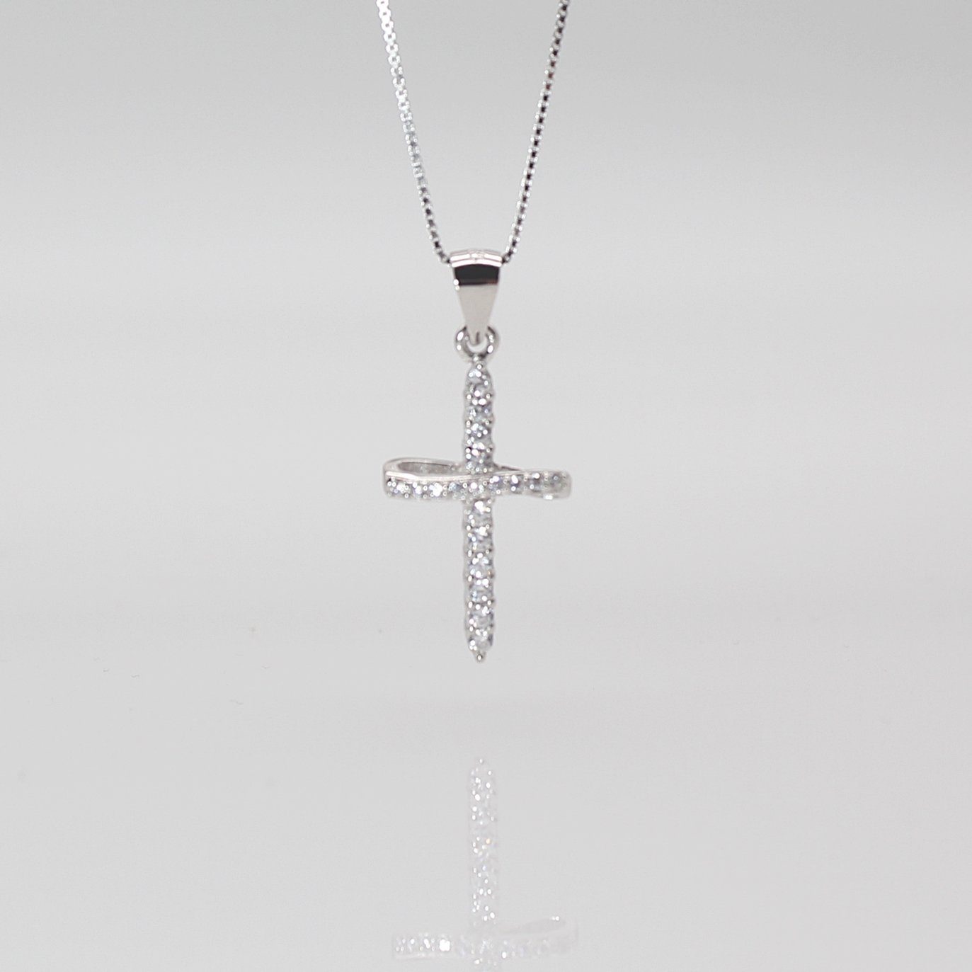 ELLAWIL Kreuzkette Silberkette mit Kreuz Anhänger Kreuzanhänger mit Strasssteinen (Kettenlänge 40 cm, Sterlingsilber 925), inklusive Geschenkschachtel