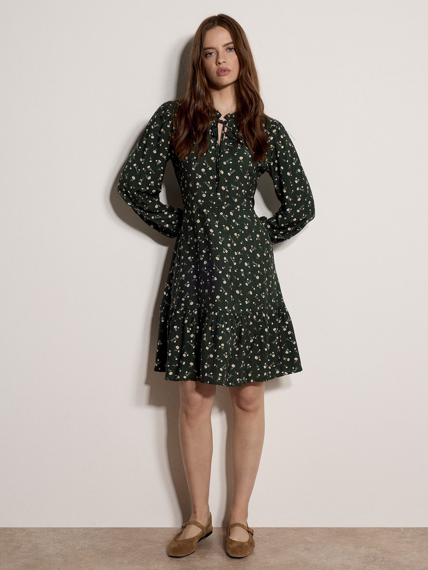 Apricot Minikleid Skaterkleid in kurzer Länge mit zartem Blumenmuster