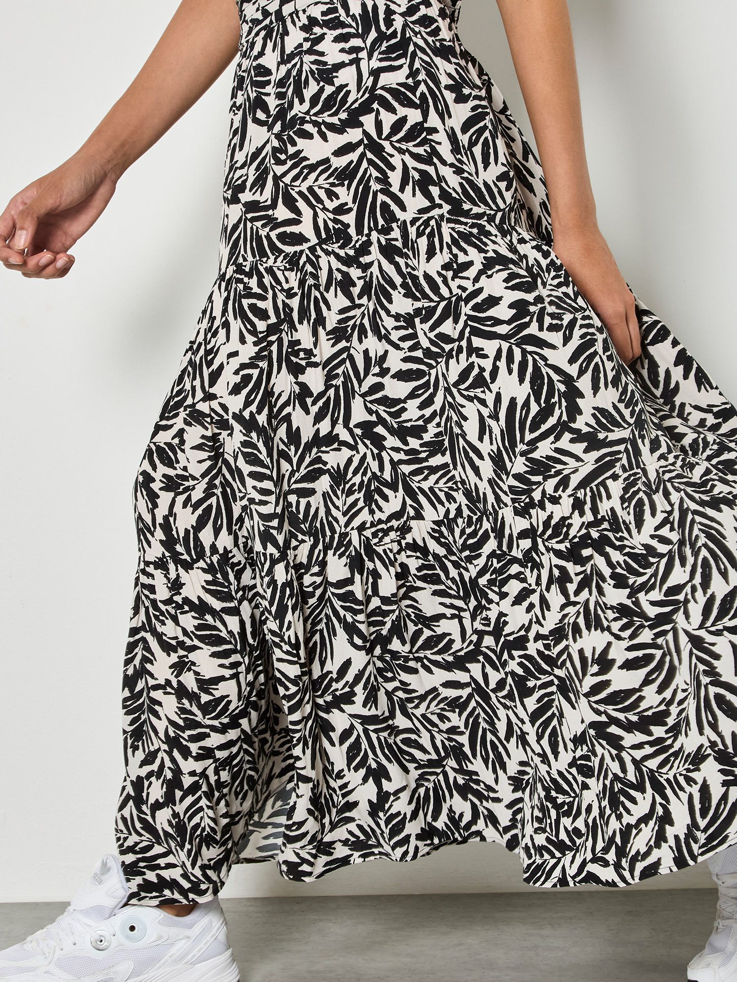 Apricot Midirock Midi-Rock mit Blattprint und Stufen
