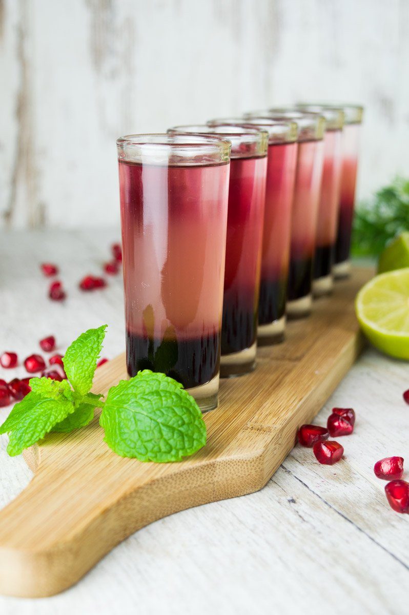 Sendez Schnapsglas 6 Schnapsgläser mit Holzbrett Tequilagläser Wodkagläser Stamper