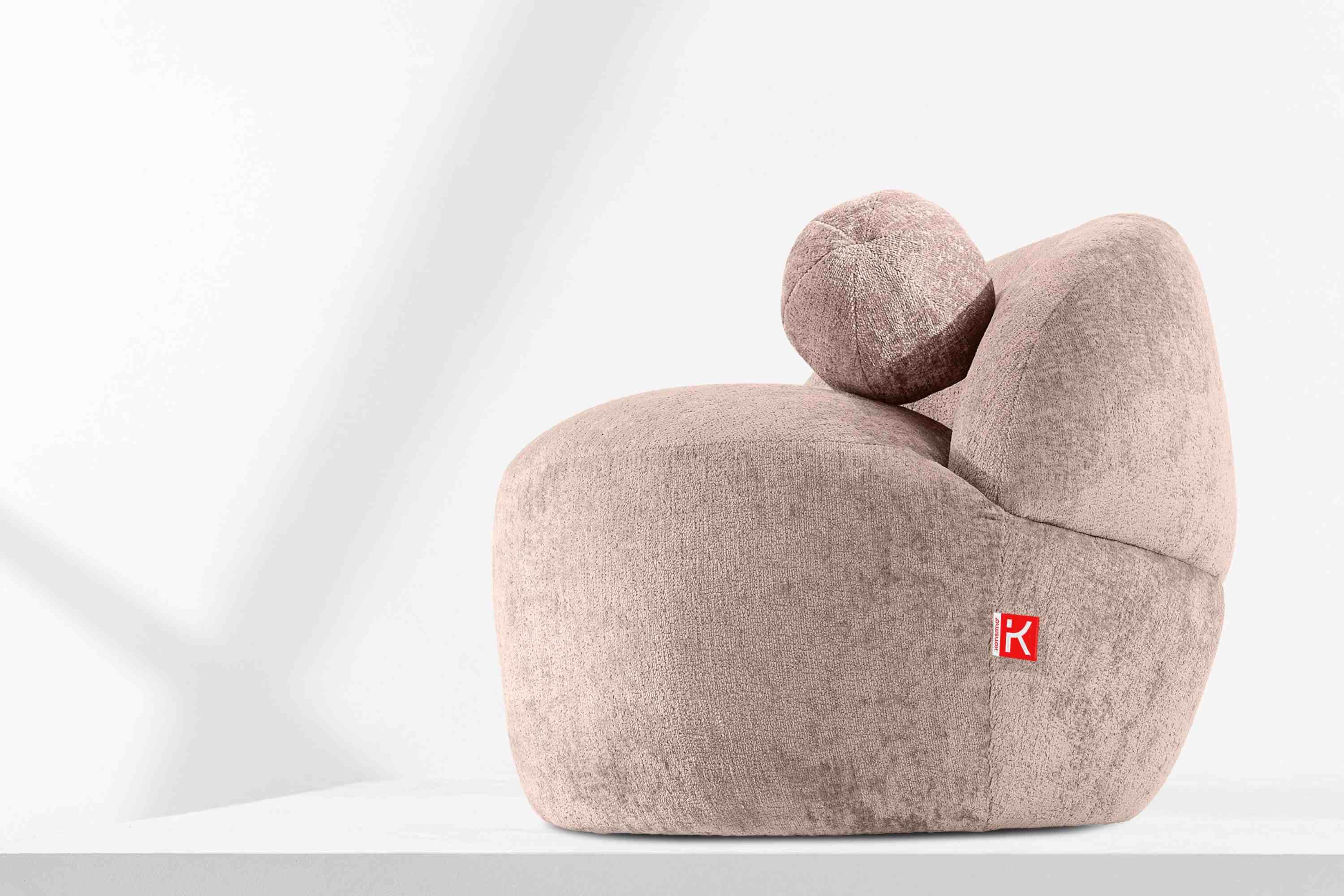 KONSIMO® Cocktailsessel NELUM Modern Sessel, organische Form, mit dekorativem Rundkissen, Chenille-Stoff, hergestellt in der EU