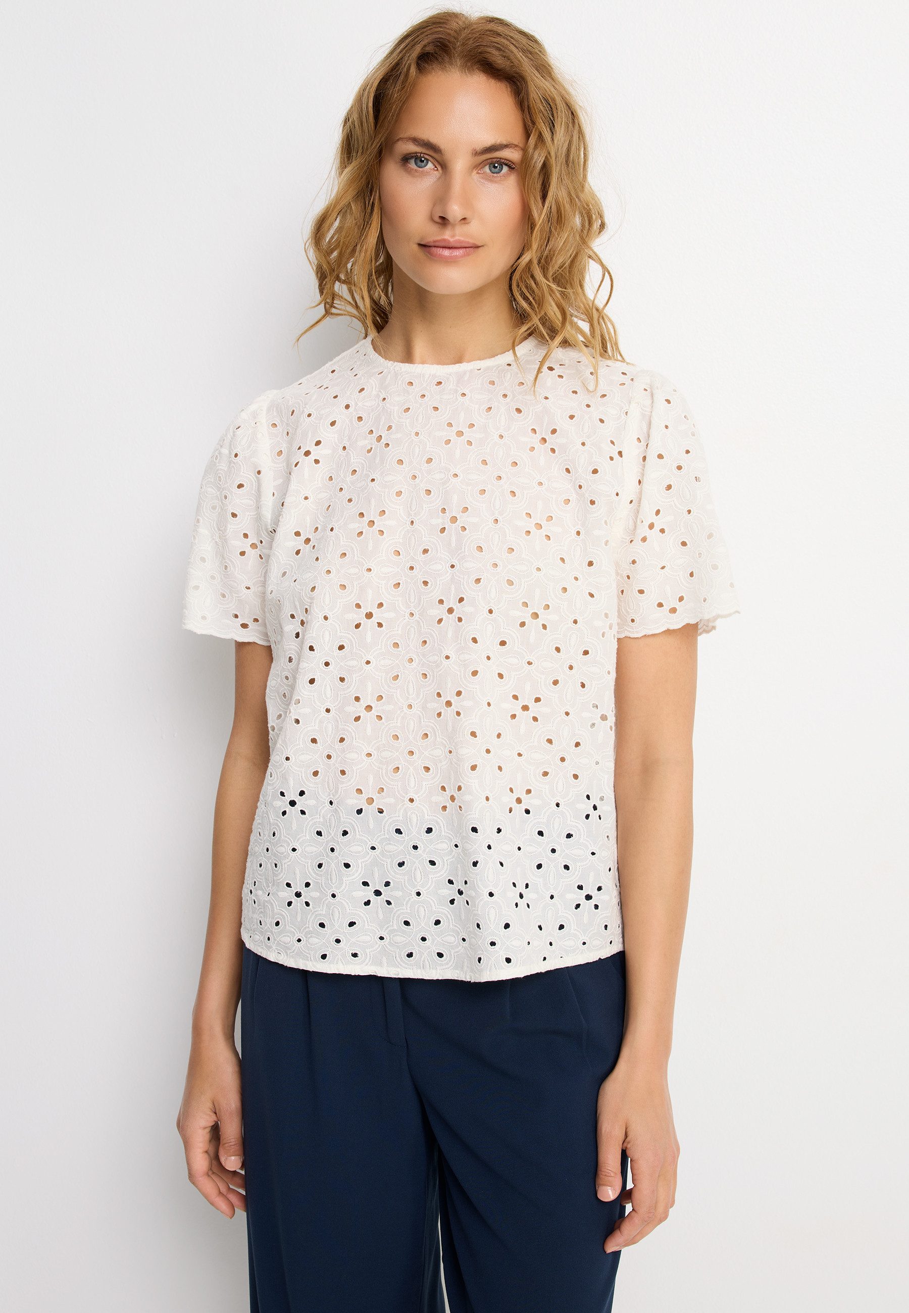 LASCANA Kurzarmbluse mit Lochstickerei, Damenbluse, casual-elegant. € 59,99