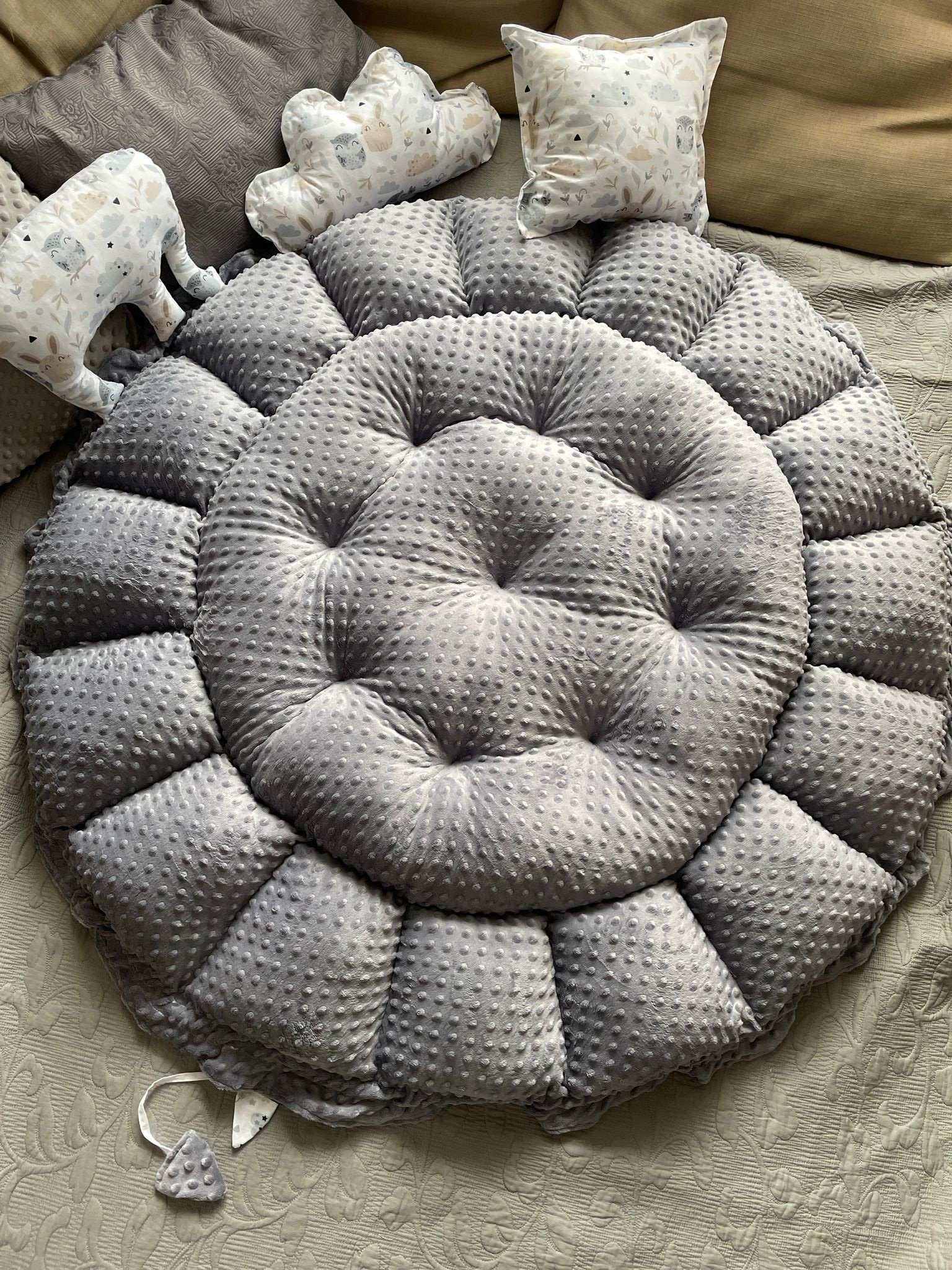 Loolay Bettnestchen MINKY Graphit/ HASE Beige-Weiß ENGELSNEST Babynest, Unterlage, (PREMIIUM XXL als Nestchen Ø90cm; als Krabbeldecke Ø155cm, Original LOOLAY® Babynestchen Spielmatte Reisebett ►SETS MIT ZUBEHÖR), 100% Europäische Stoffe und Kleinserien-Nähen!