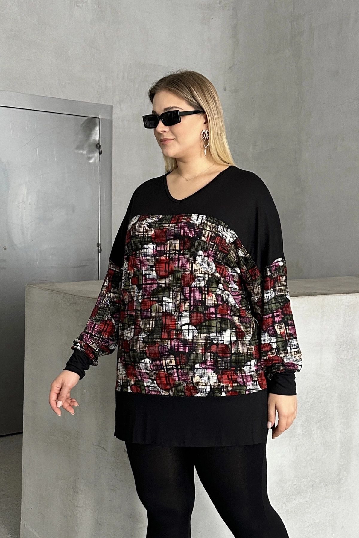 Stil Diva Blusentop Plus-Size-Bluse aus Lycra mit V-Ausschnitt, langen Ärmeln und Muster