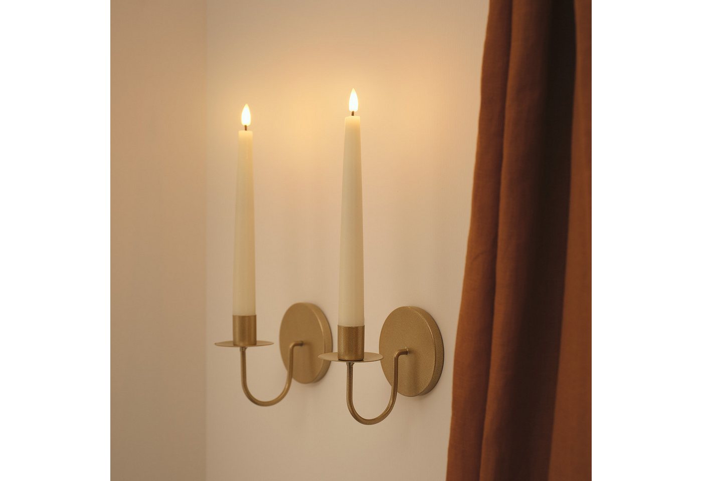 Lights4fun LED-Kerze 2er Set TruGlow® LED-Stabkerzen mit Wandhaltern & Fernbedienung