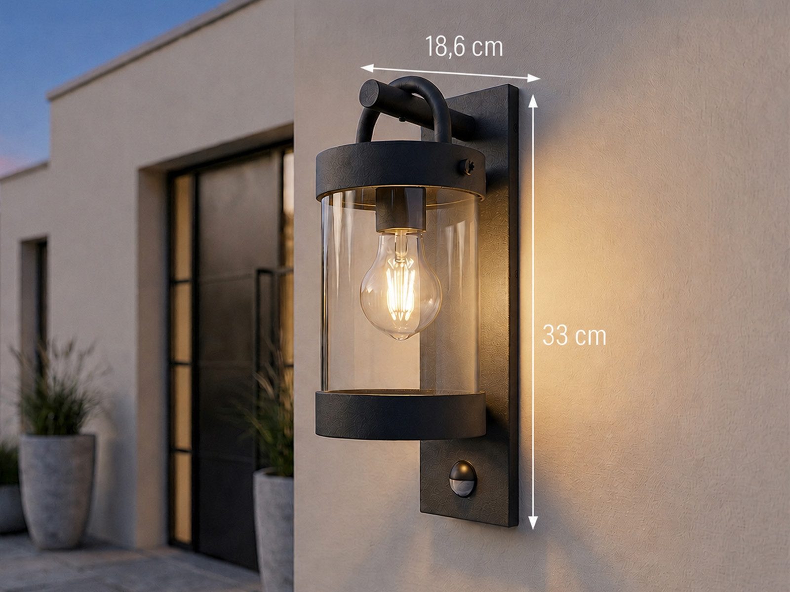 TRIO Leuchten LED Außen-Wandleuchte mit Bewegungsmelder, Höhe 33cm, Bewegungssensor, LED wechselbar, Warmweiß, Landhaus-Stil Wand Außenleuchte, Fassadenbeleucht – Bild 4 von 5