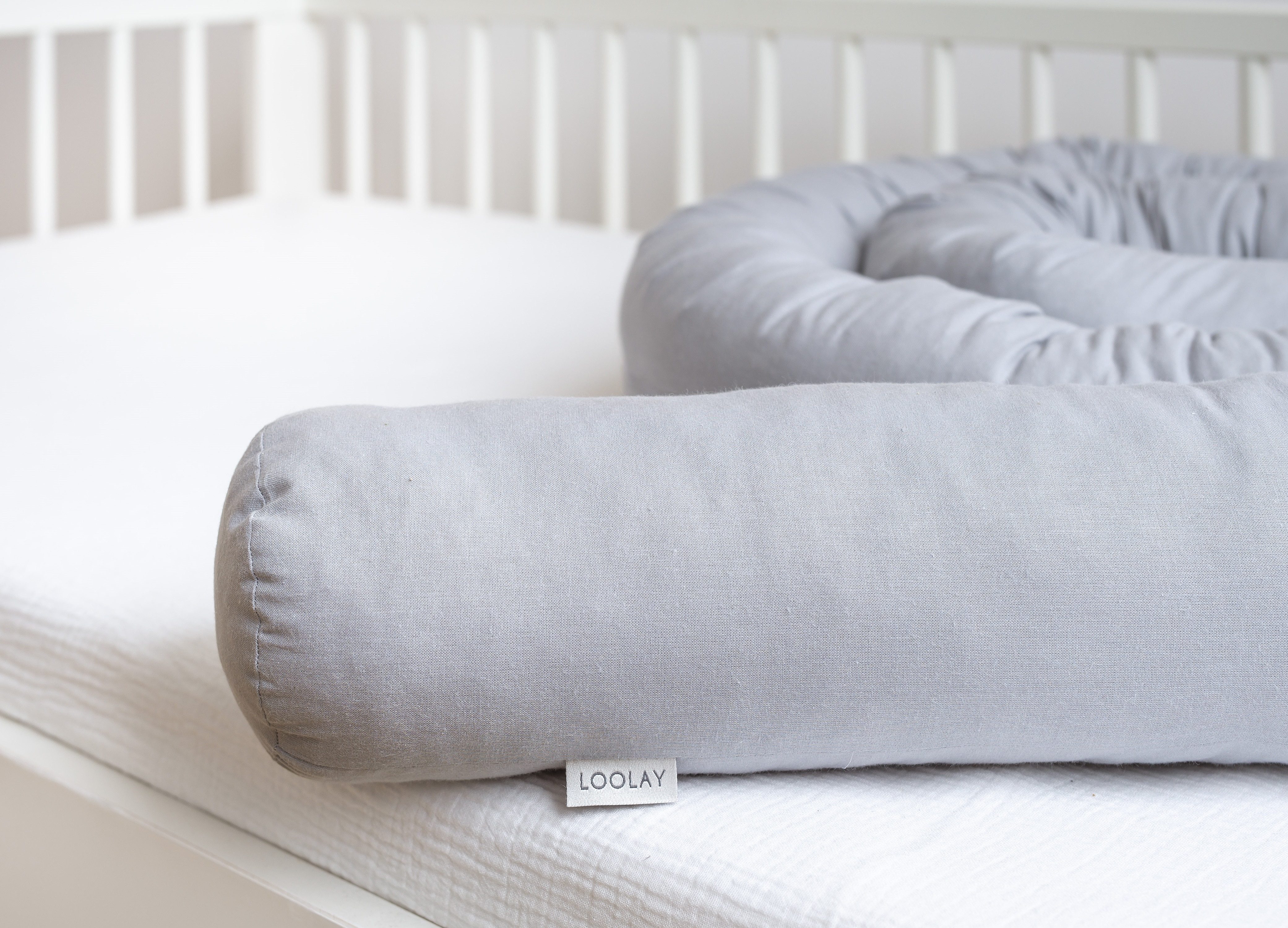 Loolay Nestchenschlange 100% GRAU Baumwolle Multifunktion PREMIUM Bettschlange Stoffschlange, (Bettumrandung Krabbeldecke Babybett Umrandung Schlange Bett Kopfschutz, Zierkissen Bettrolle Dekokissen Zugluftstopper - Super GESCHENK), LOOLAY® - 100% Europäische Stoffe und Kleinserien-Nähen!