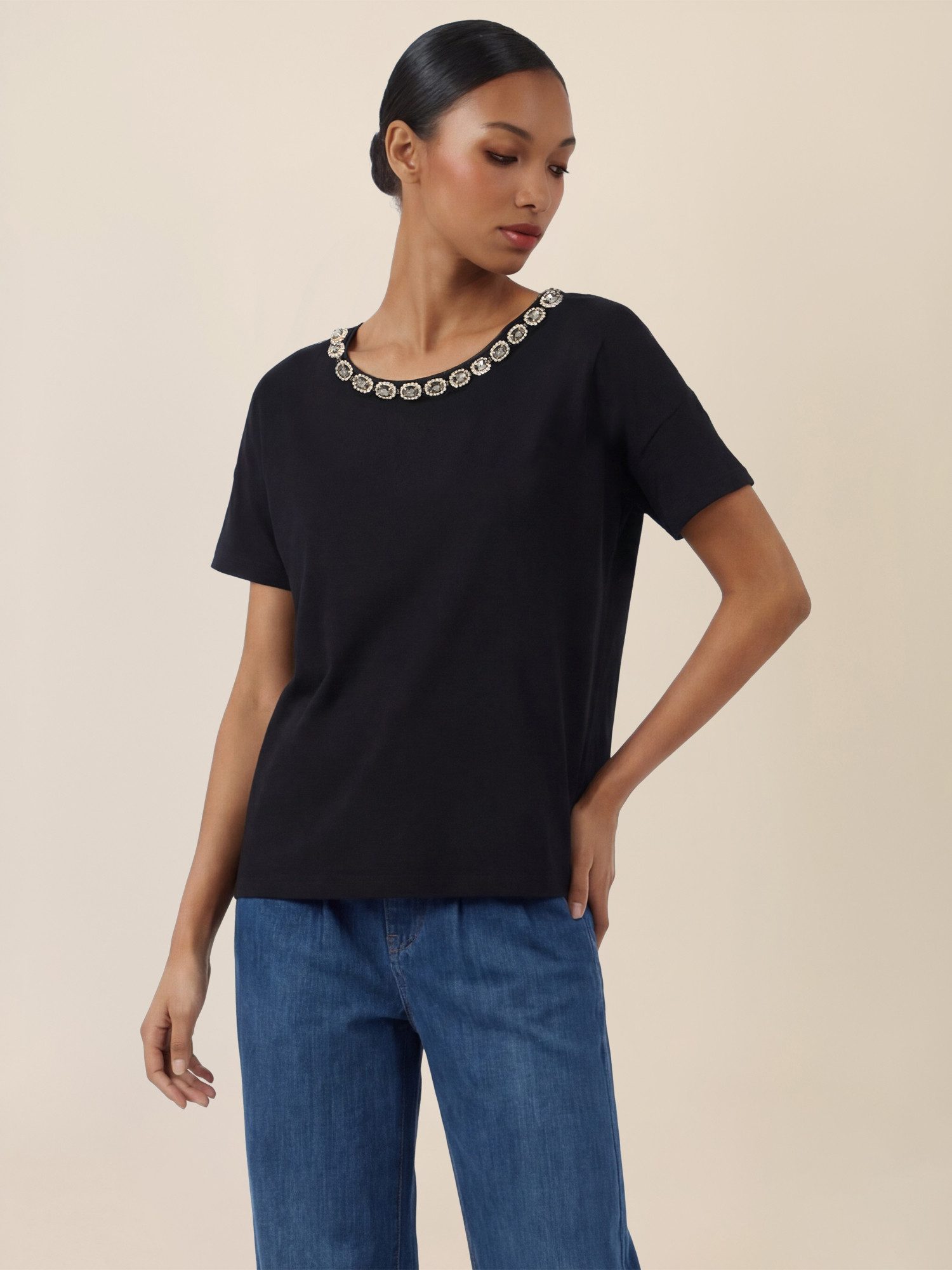 Apart Shirtbluse mit funkelndem Schmuckkragen