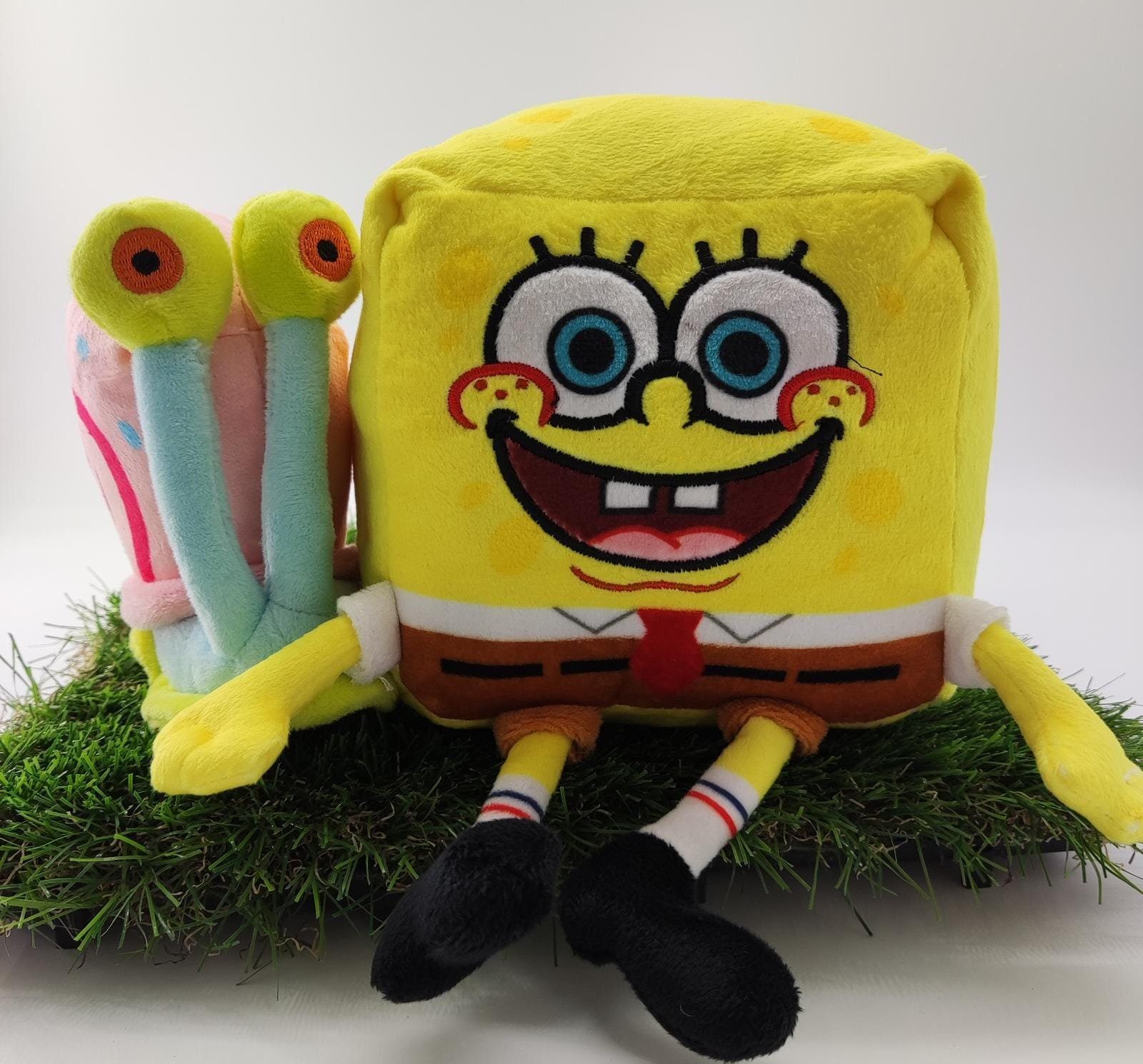 Nickelodeon Kuscheltier Sponge Bob Schwammkopf Kuscheltier XXL 30cm Spongebob Plüsch (1-St), Super weicher Plüsch Stofftier Kuscheltier für Kinder zum spielen