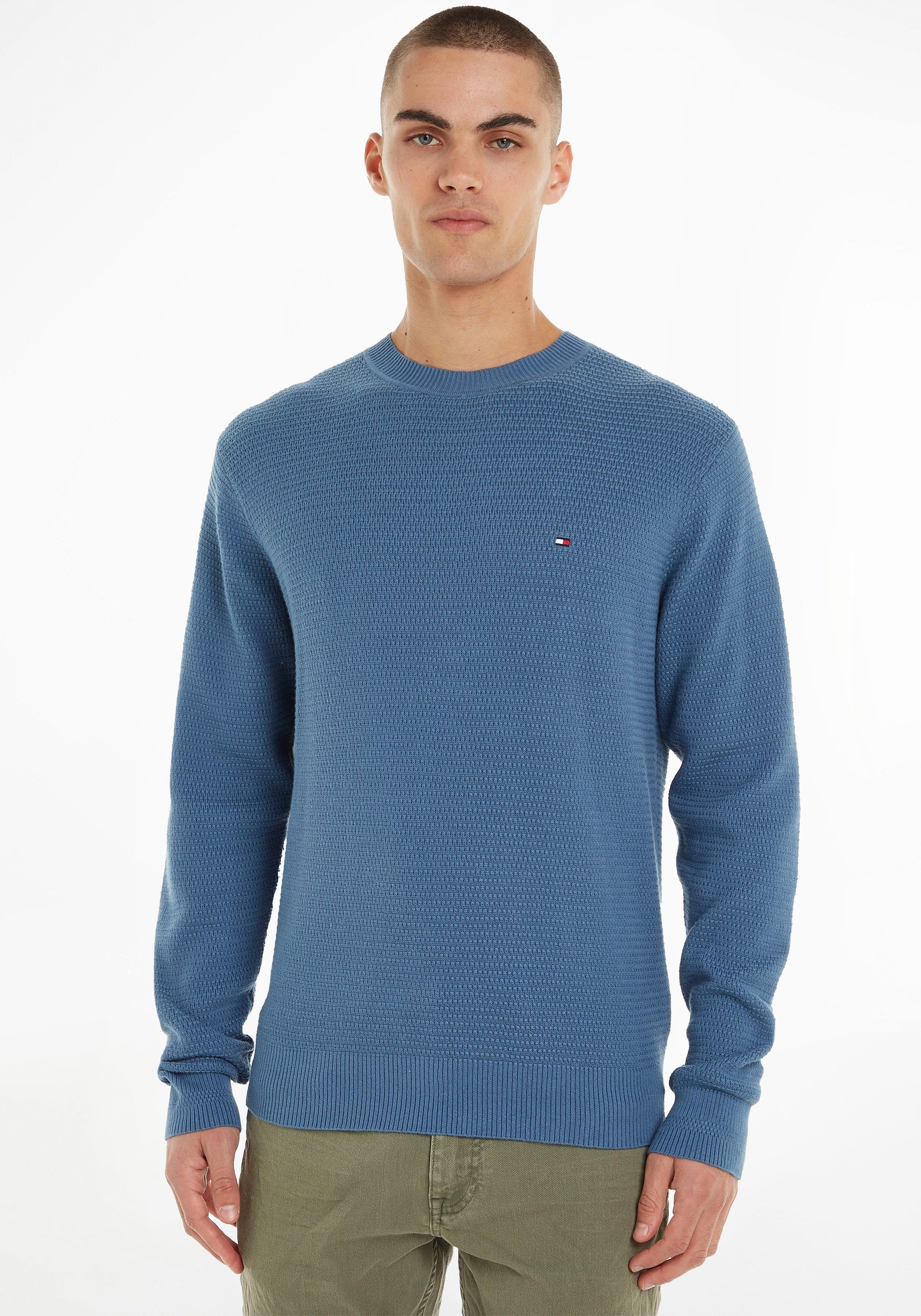 Tommy Hilfiger kleinem STRUCTURE INTERLACED Blue mit CREW Rundhalspullover Coast Strukturmuster NECK