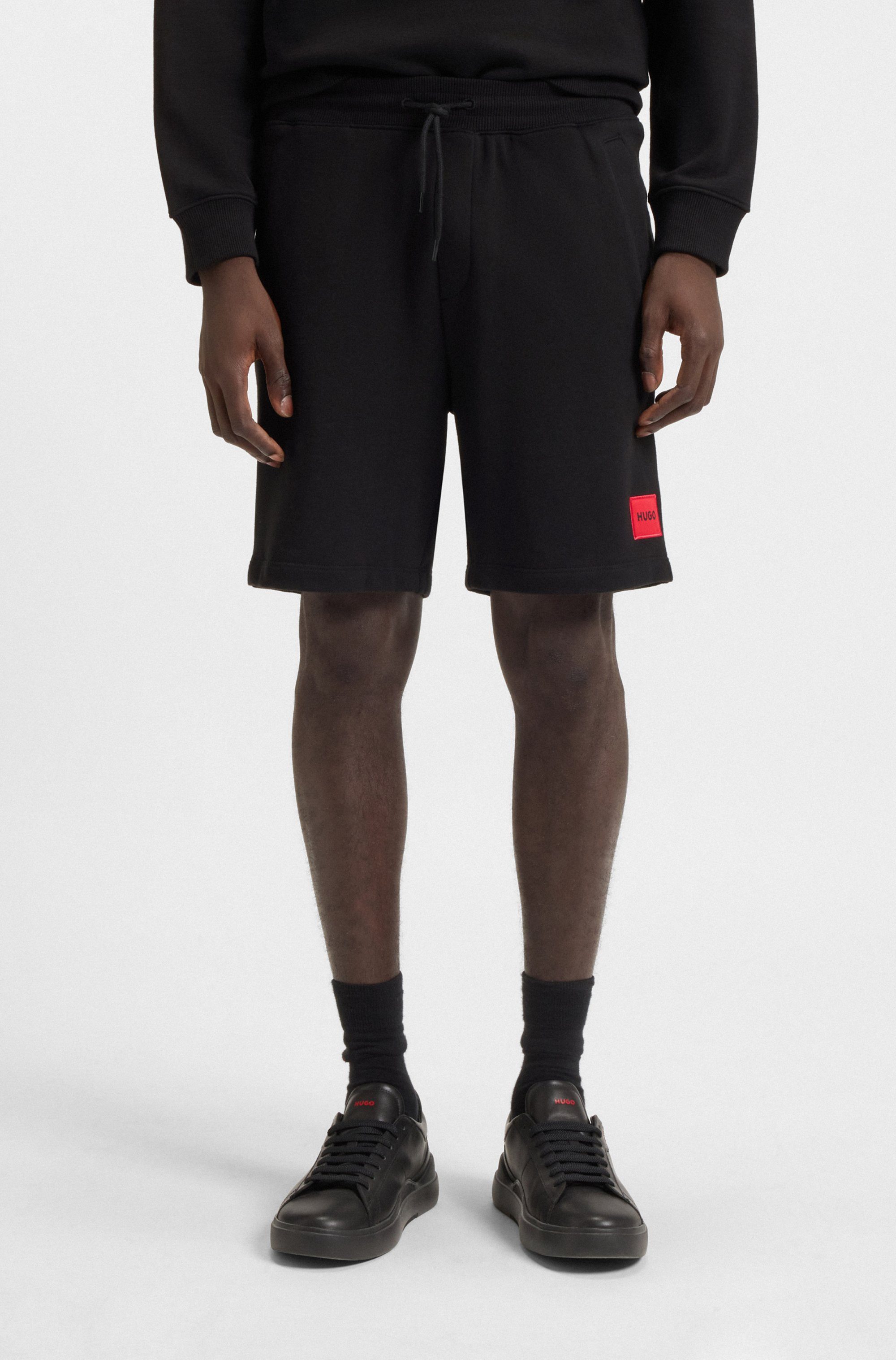 HUGO Sweatshorts Diz Regular Fit, elastischer Bund mit Kordel, HUGO Red Weblabel