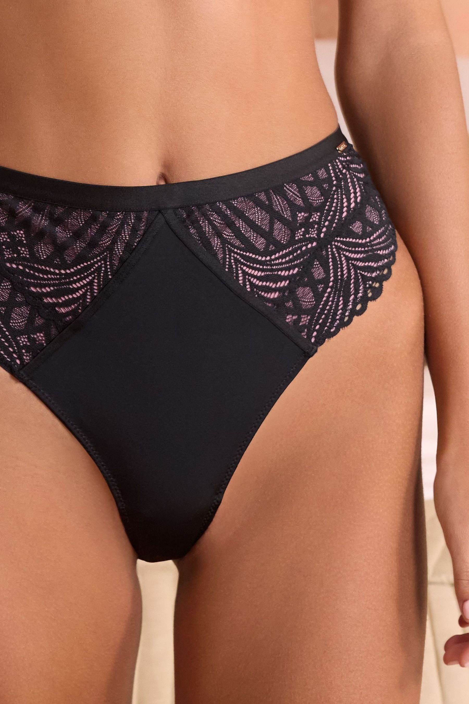 LIPSY Taillenslip Lipsy Spitzen-Tanga mit hohem Bund (1-St)