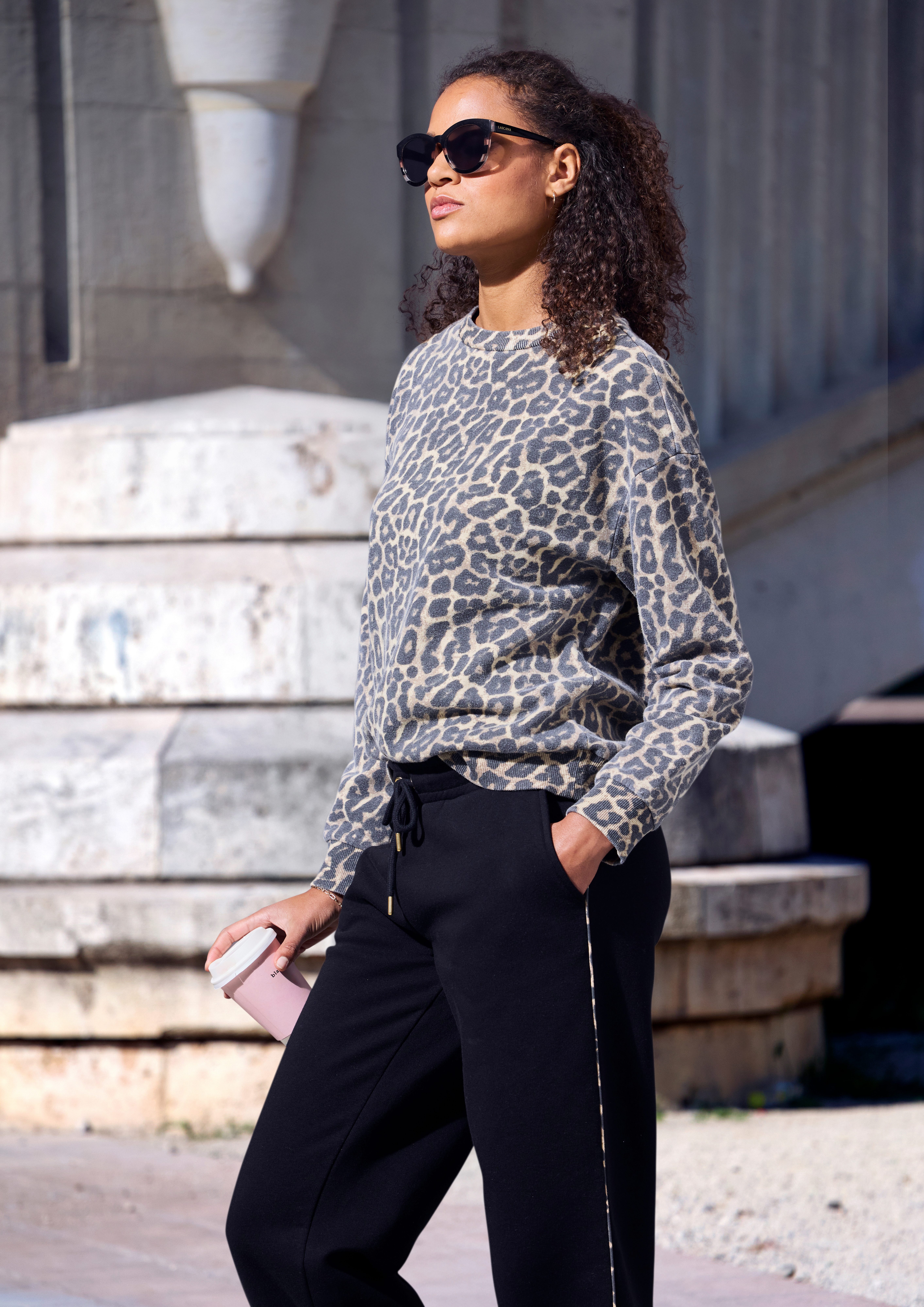 Buffalo Sweatshirt in Allover-Leoprint, Home- und Loungewear